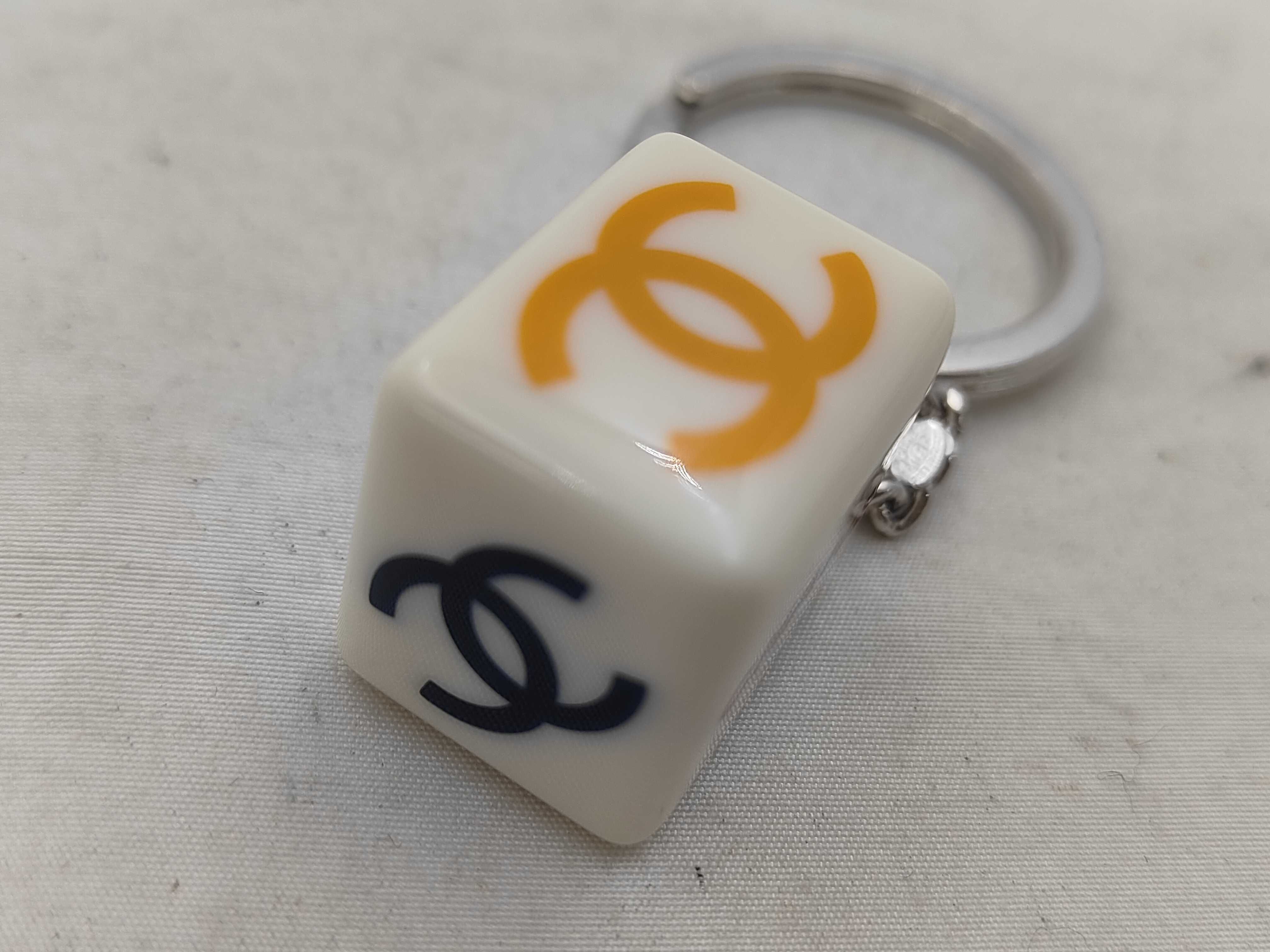 04/P / Keychain / Keyring / Plastic Key Case & Keychain — view 5