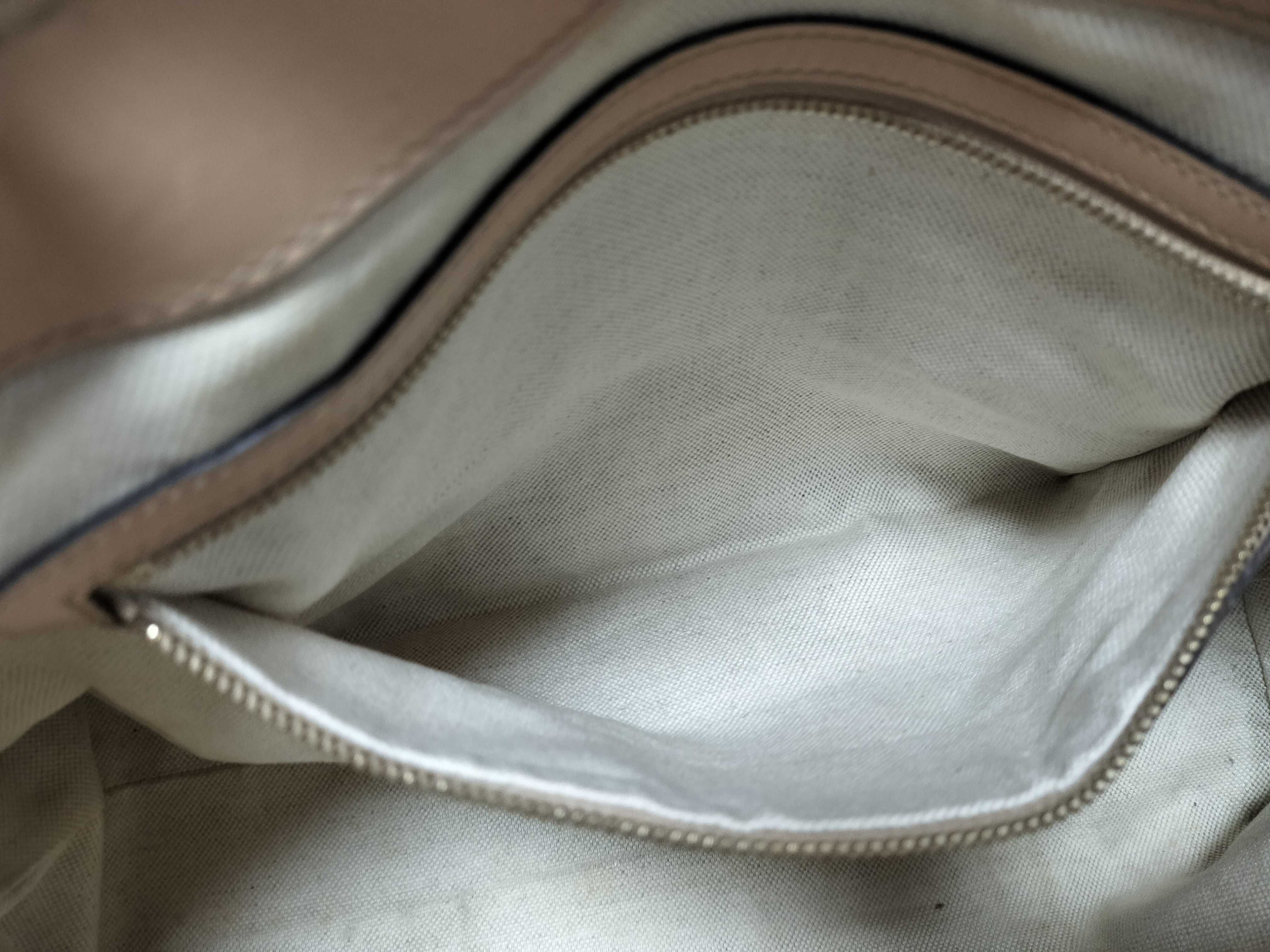 GG Canvas Gucci Hand Tote Bag — view 11