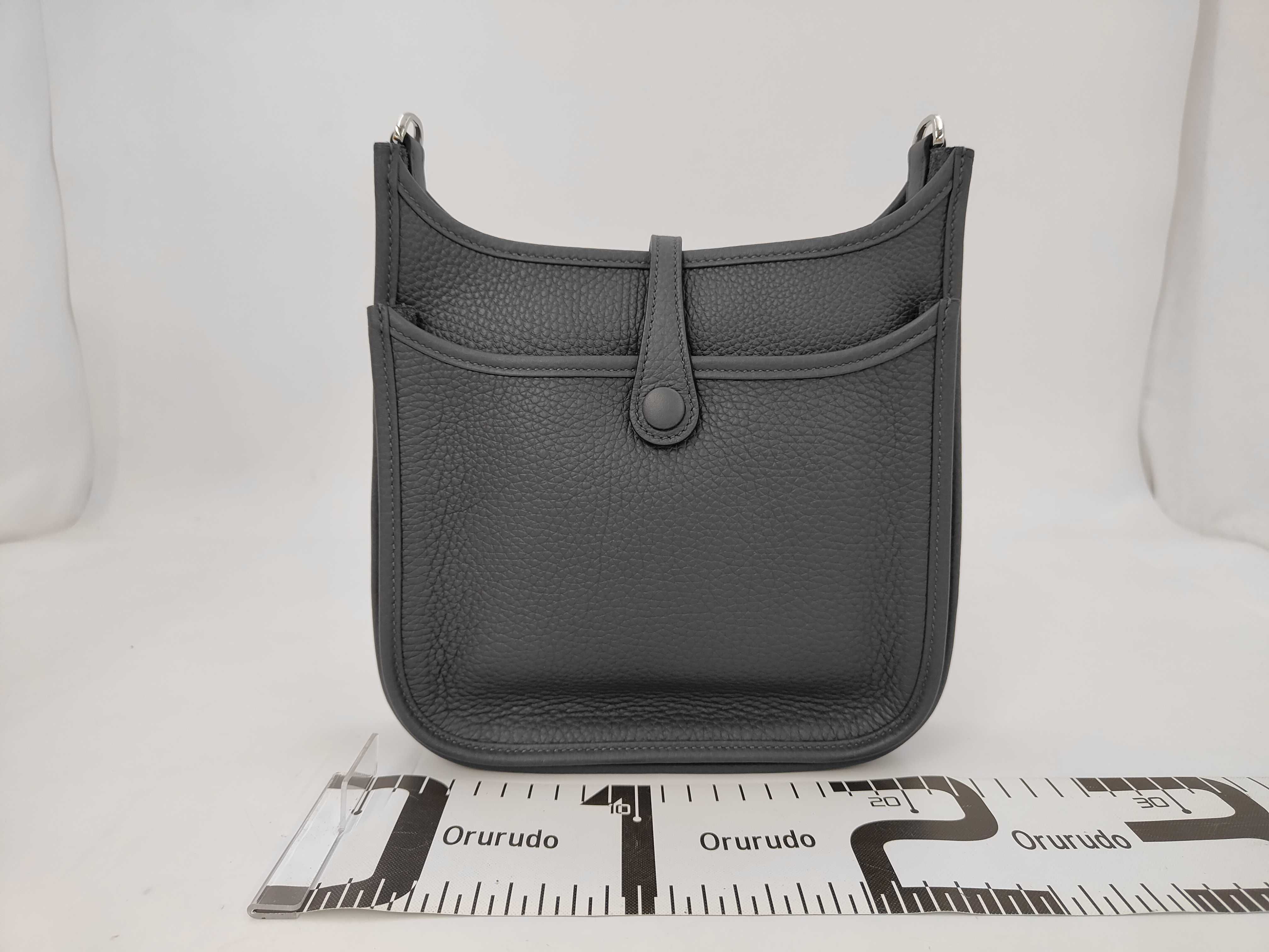 Evelyne 23 Taurillon Clemence Gris Misty Silver Hardware G Stamp Shoulder Bag — view 2