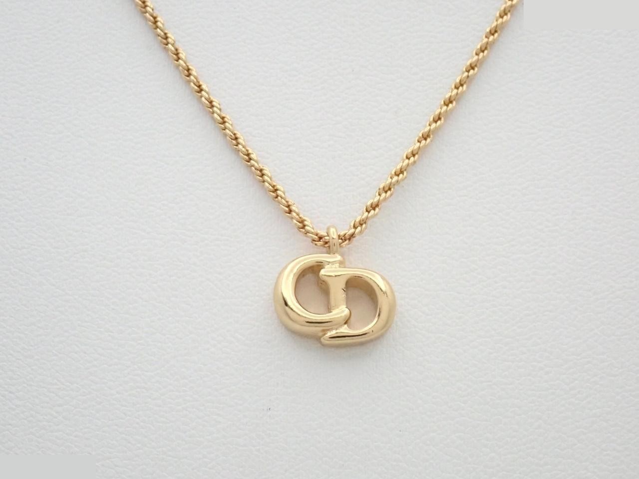 Gold chain, approximately 42 cm