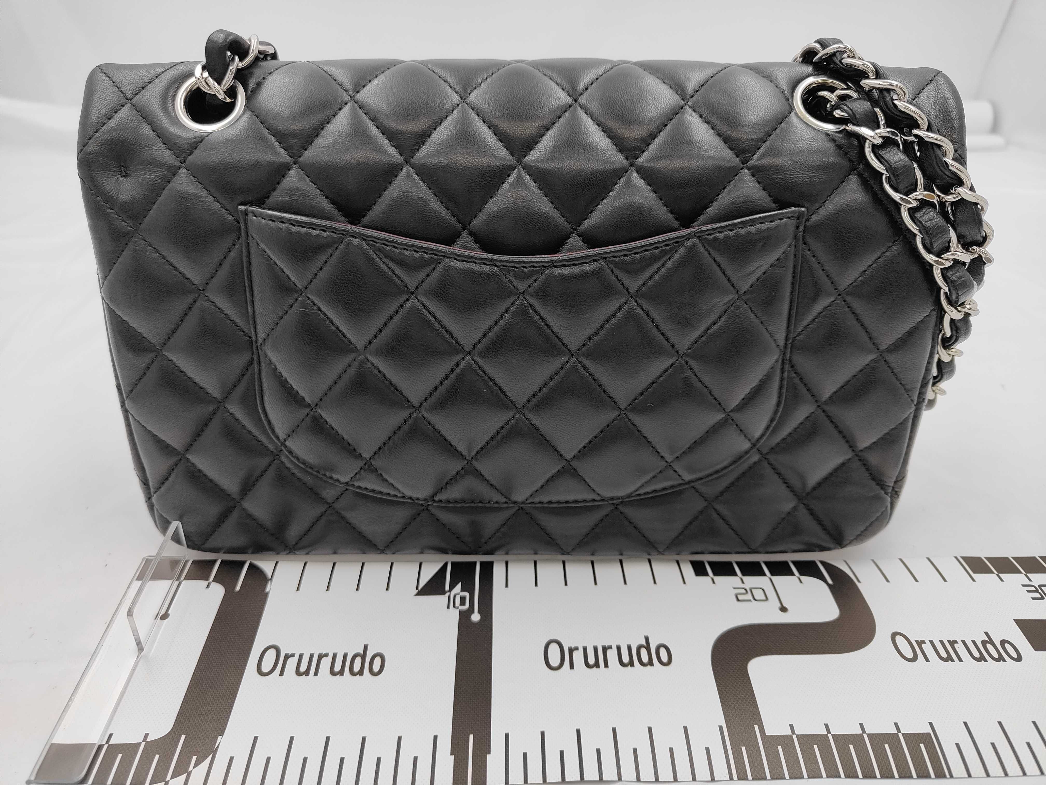 Matelassé Double Flap 25 Lambskin Black Silver Hardware Serial Number 25 Card Seal Shoulder Bag — view 2