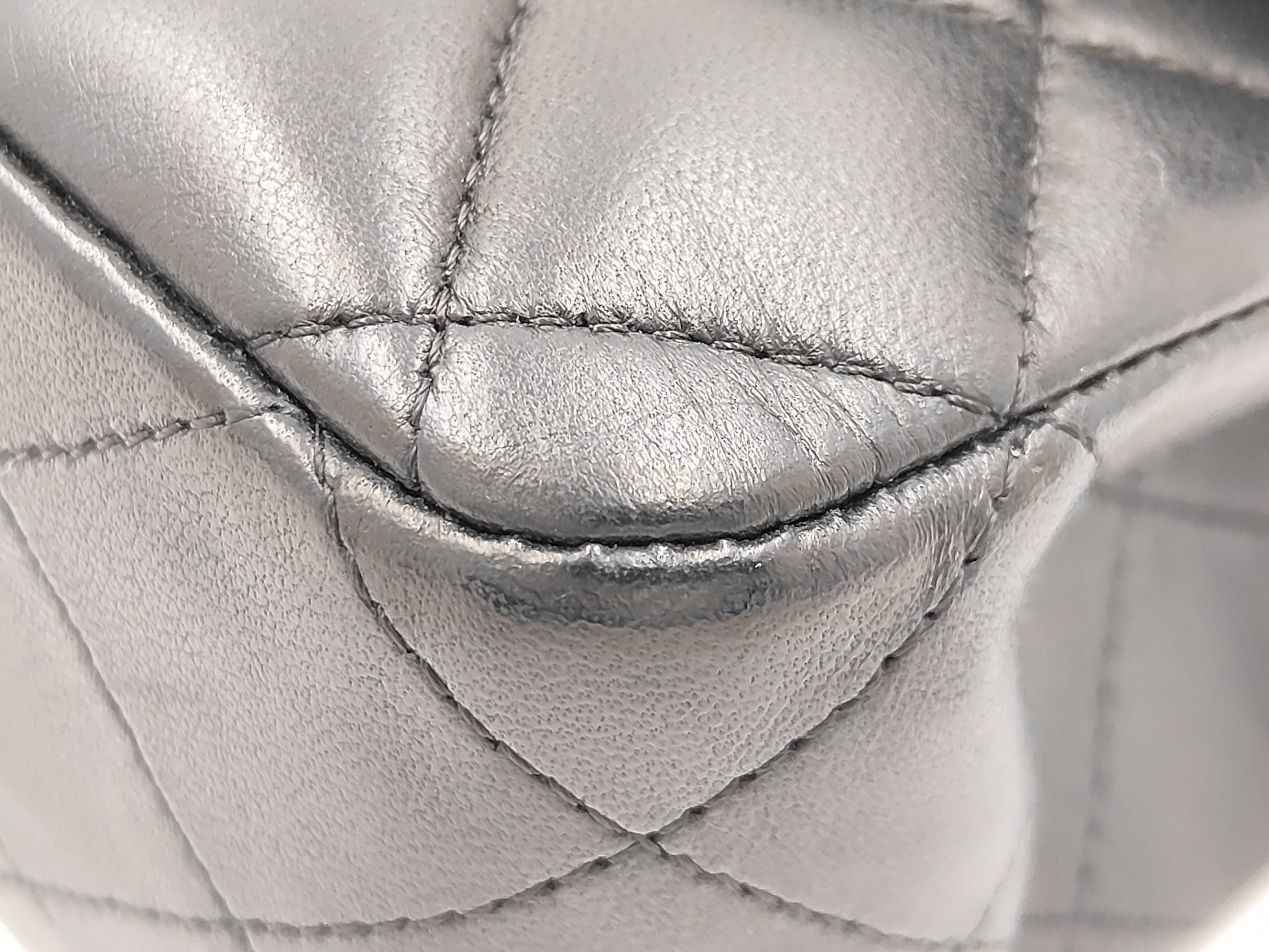 Matelassé Double Flap 25 Lambskin Black Silver Hardware Serial Number 25 Card Seal Shoulder Bag — view 7