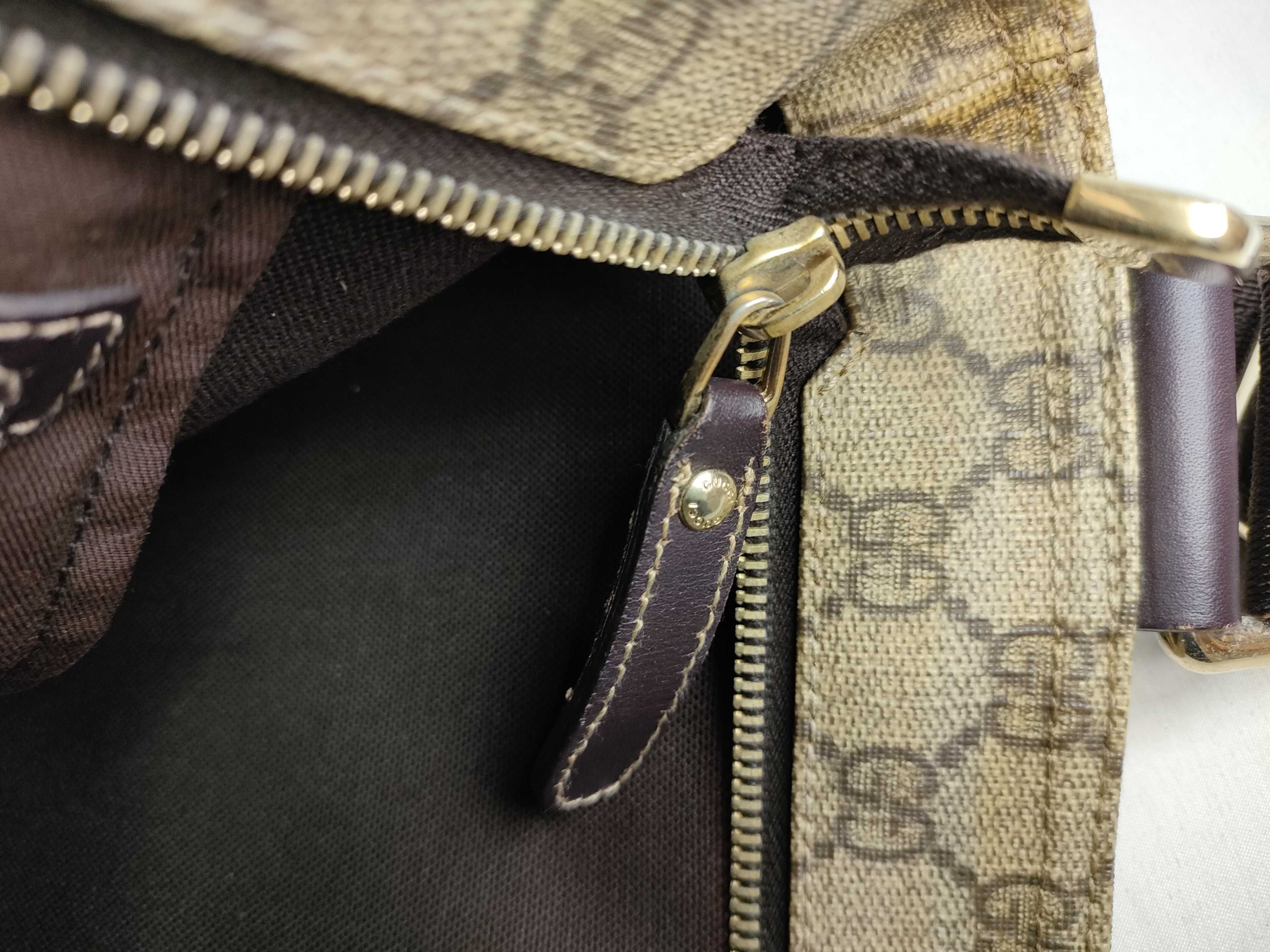 GG Supreme Shoulder Bag — view 13
