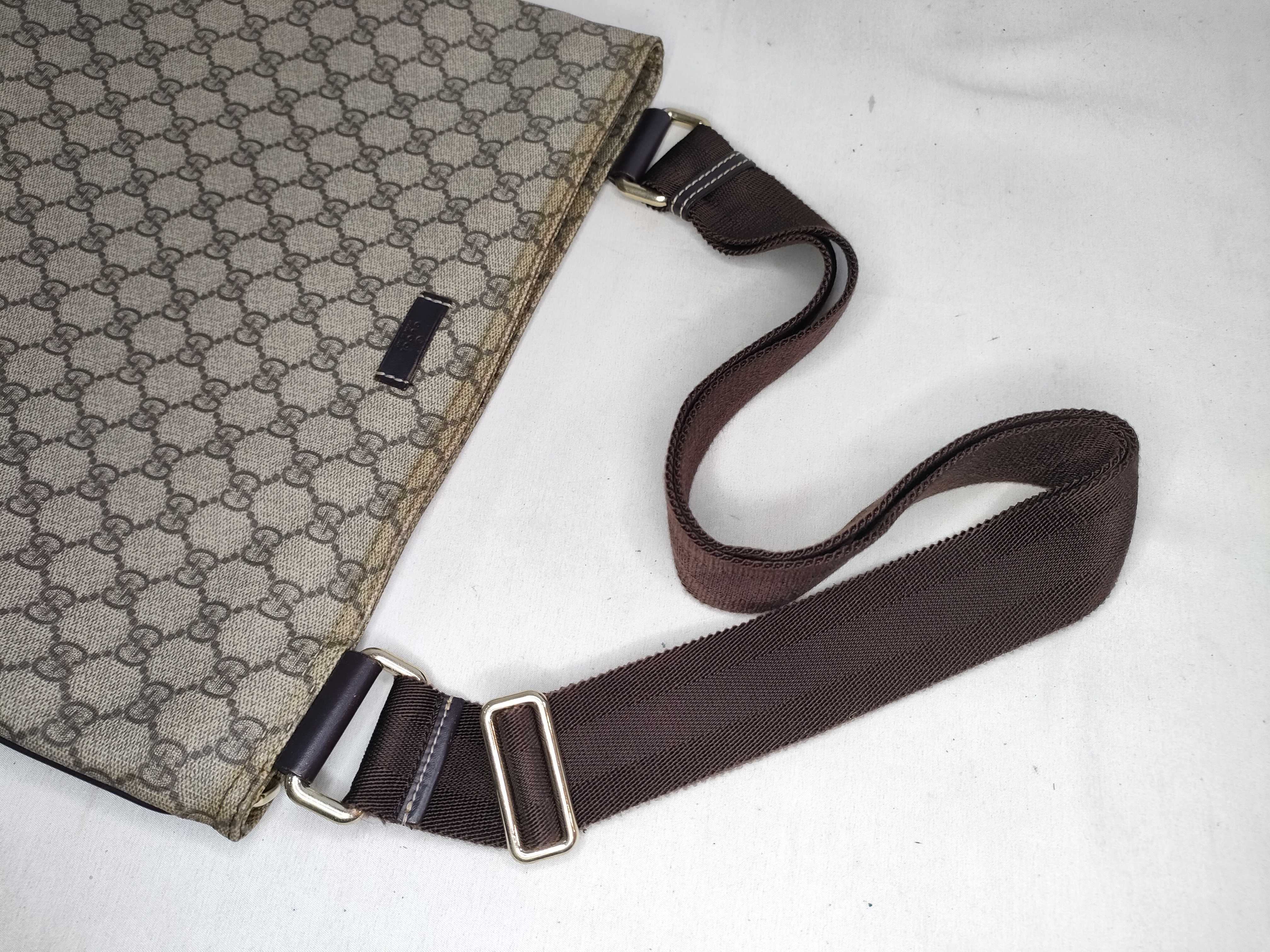 GG Supreme Shoulder Bag — view 3
