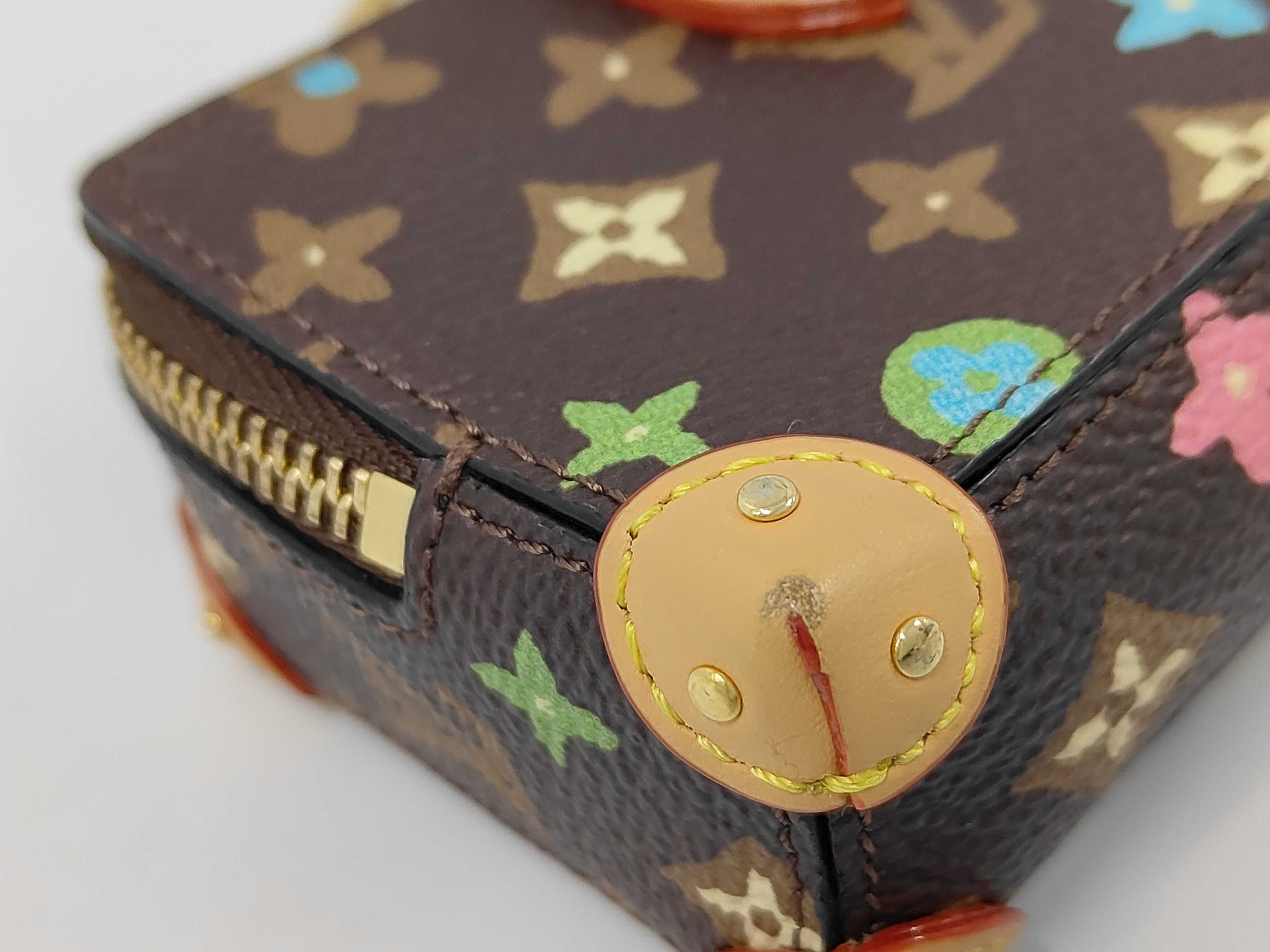 Envelope Trunk Charm and other accessories — view 3