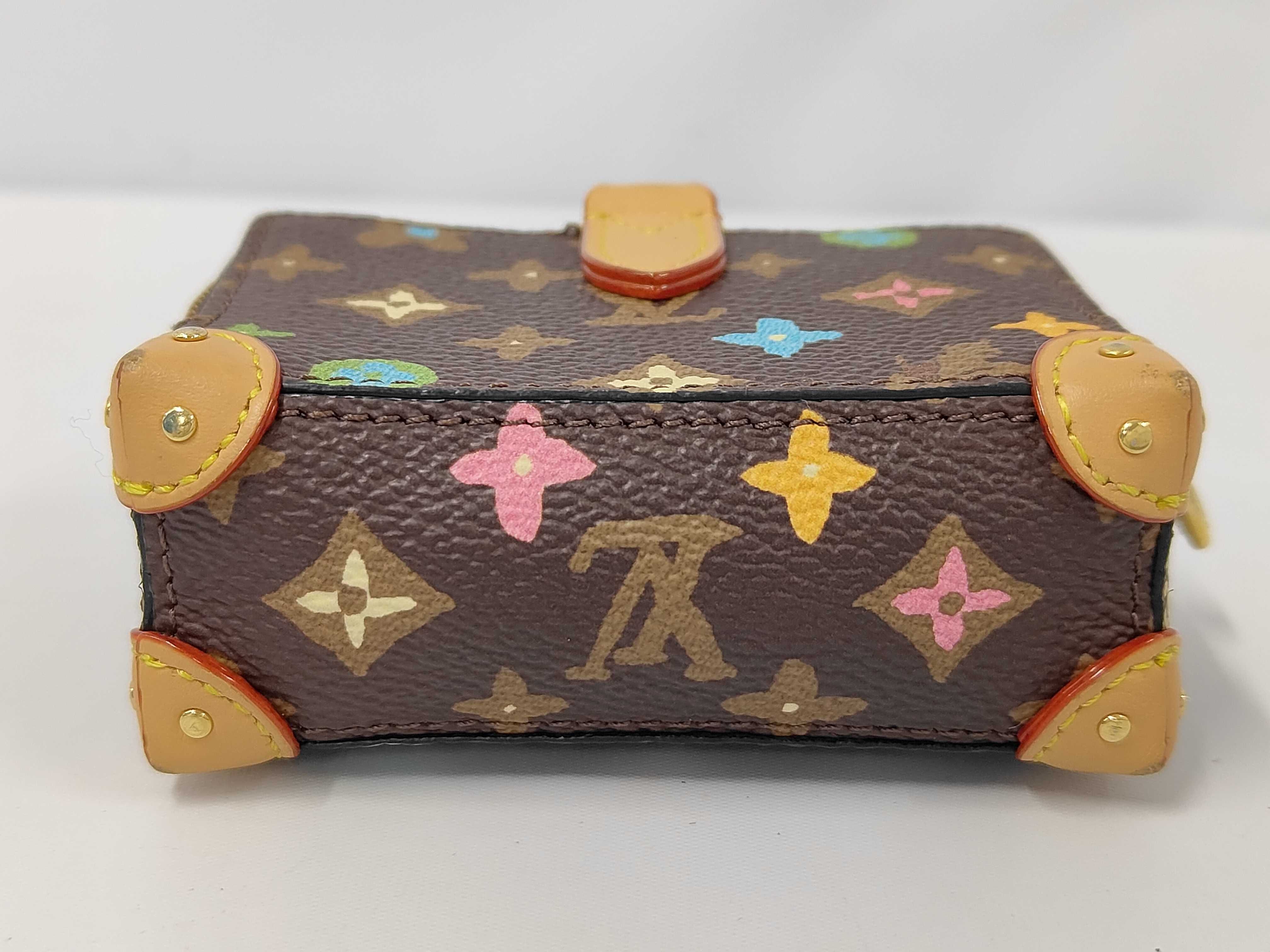 Envelope Trunk Charm and other accessories — view 4