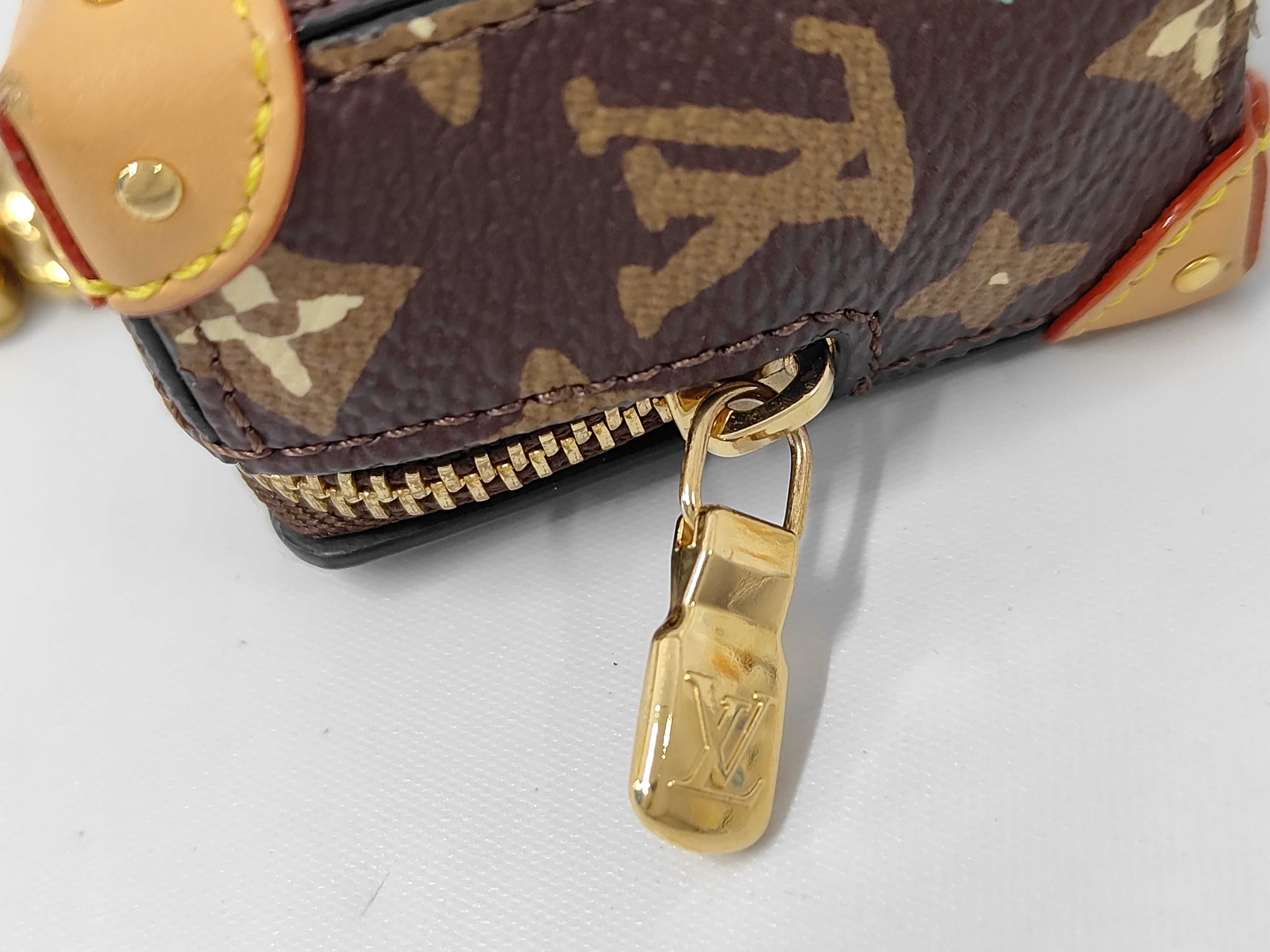 Envelope Trunk Charm and other accessories — view 6