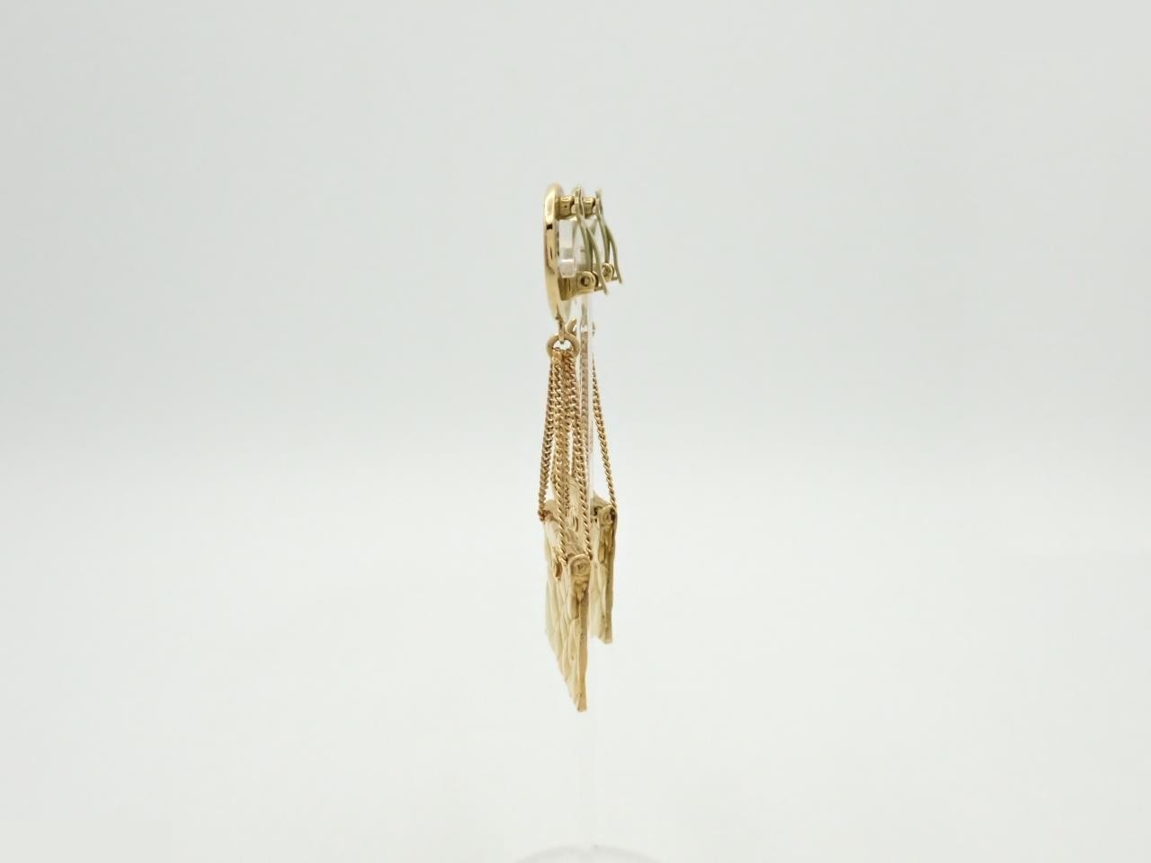 Matelassé bag motif earrings, with embellishments, 95P, gold. — view 3