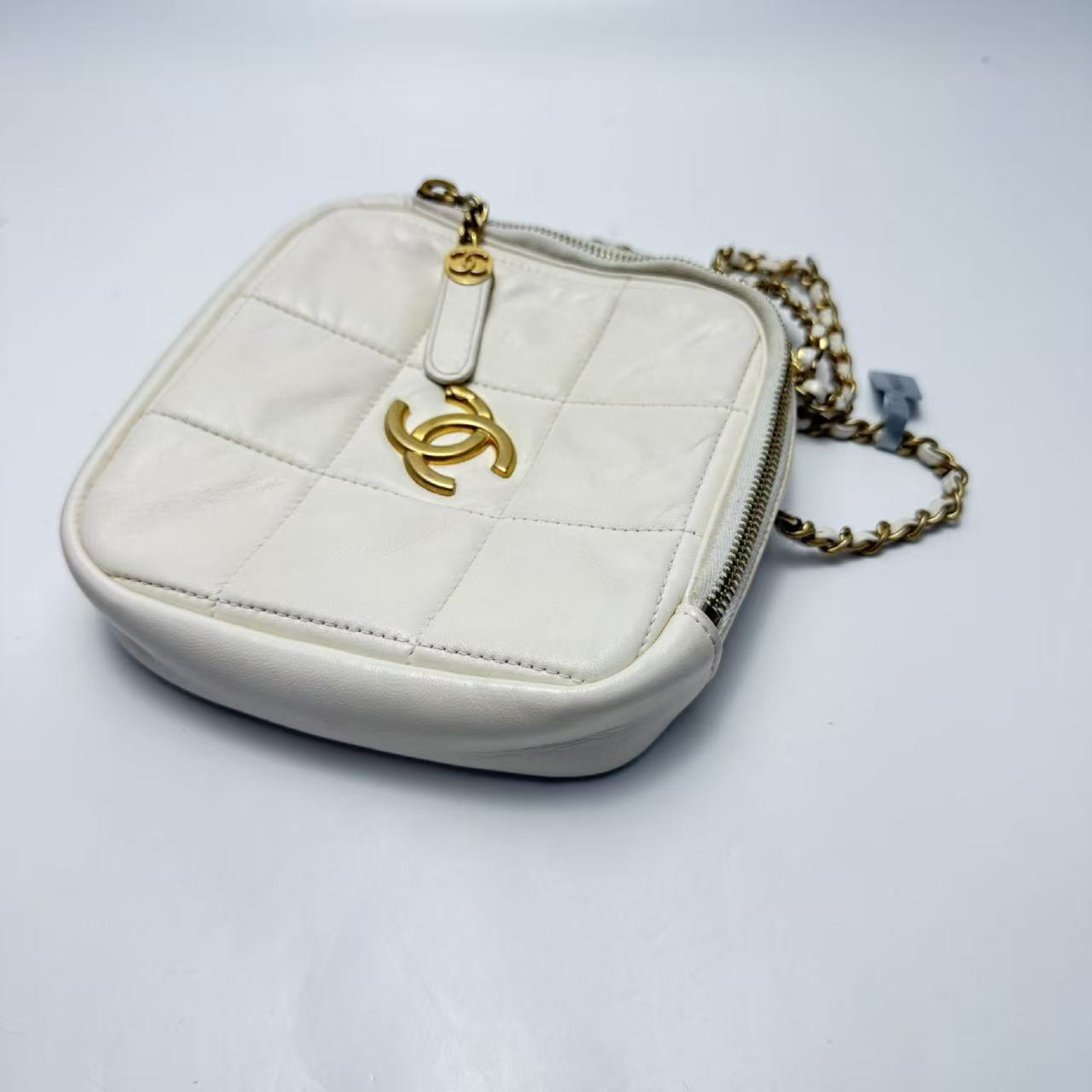 Other Line Sheep Leather Shoulder Bag Series 30 Shoulder Bag — view 6