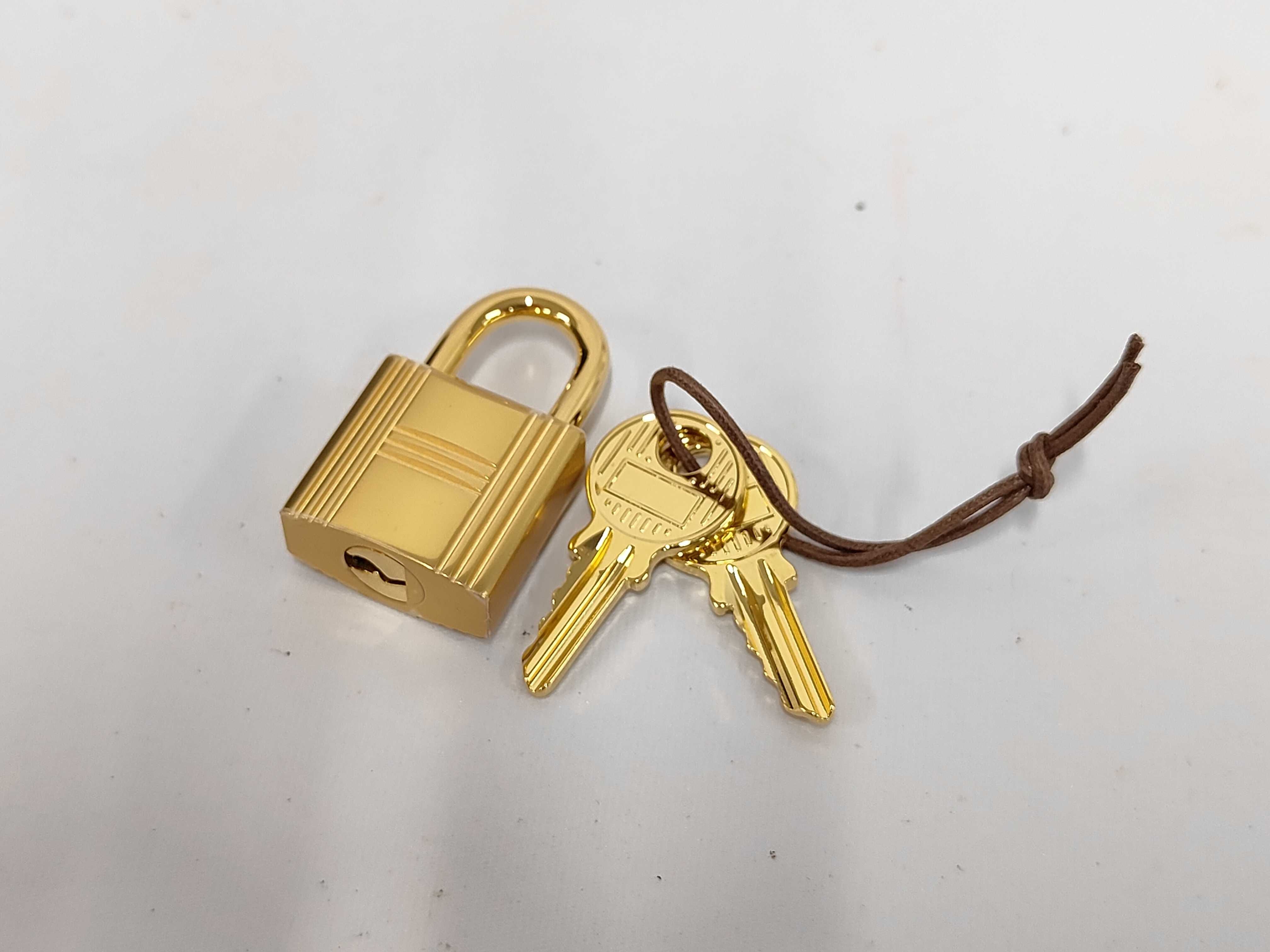 Picotin Lock 18PM Black Handbag with Gold Hardware (G Stamp) — view 12