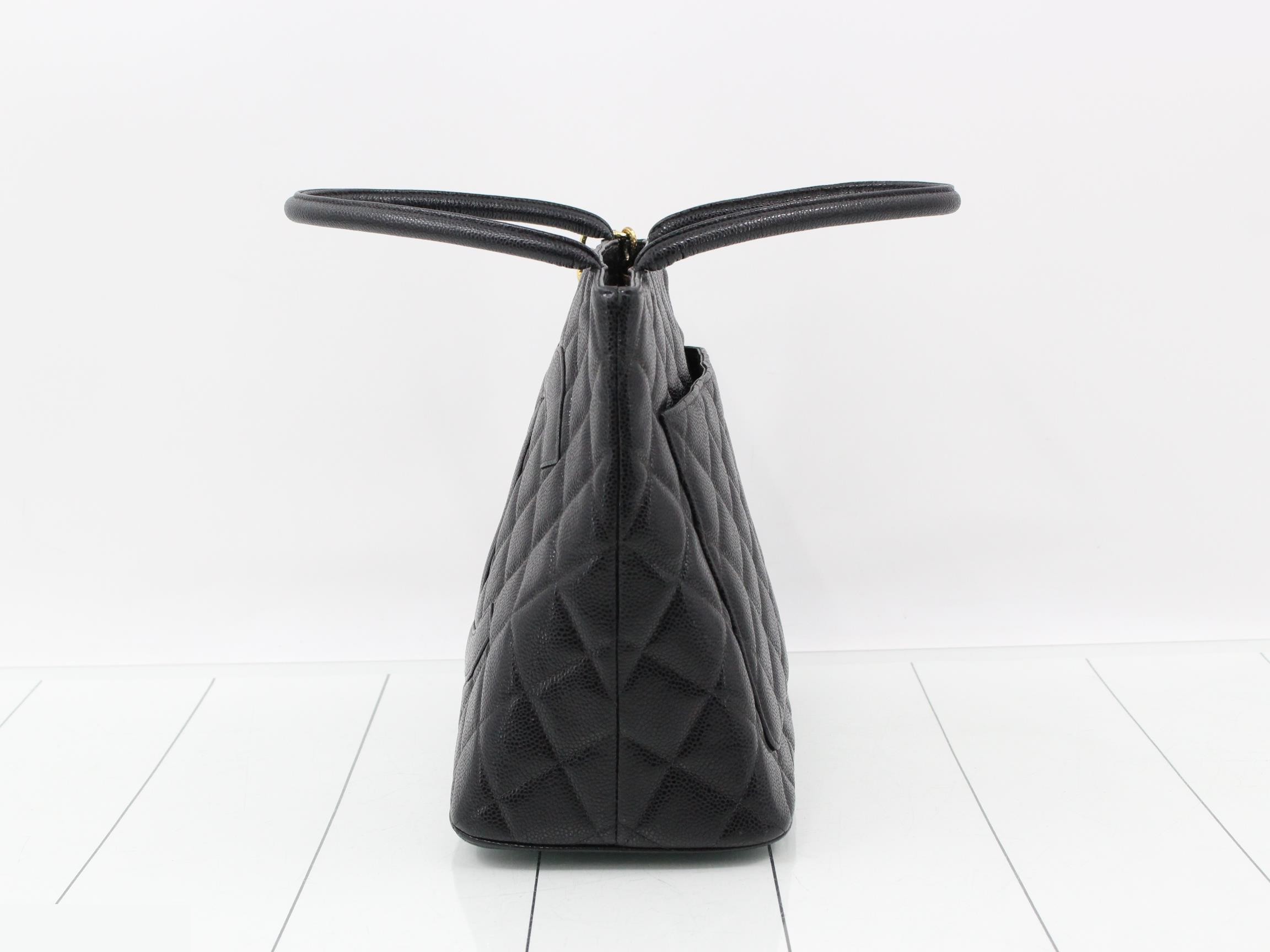 Caviar skin chain handbag — view 3