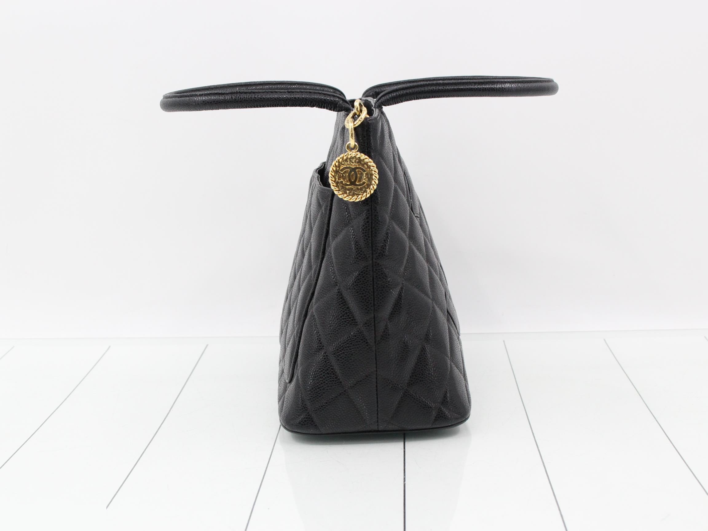Caviar skin chain handbag — view 4
