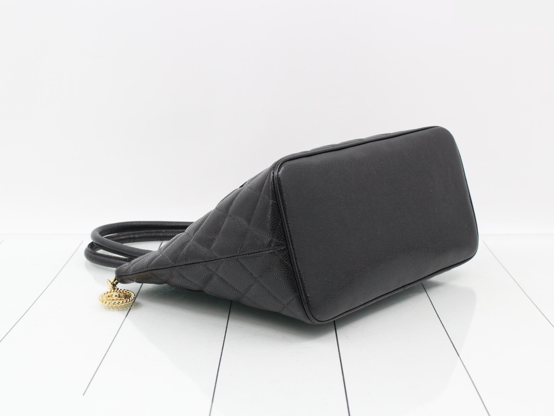 Caviar skin chain handbag — view 5