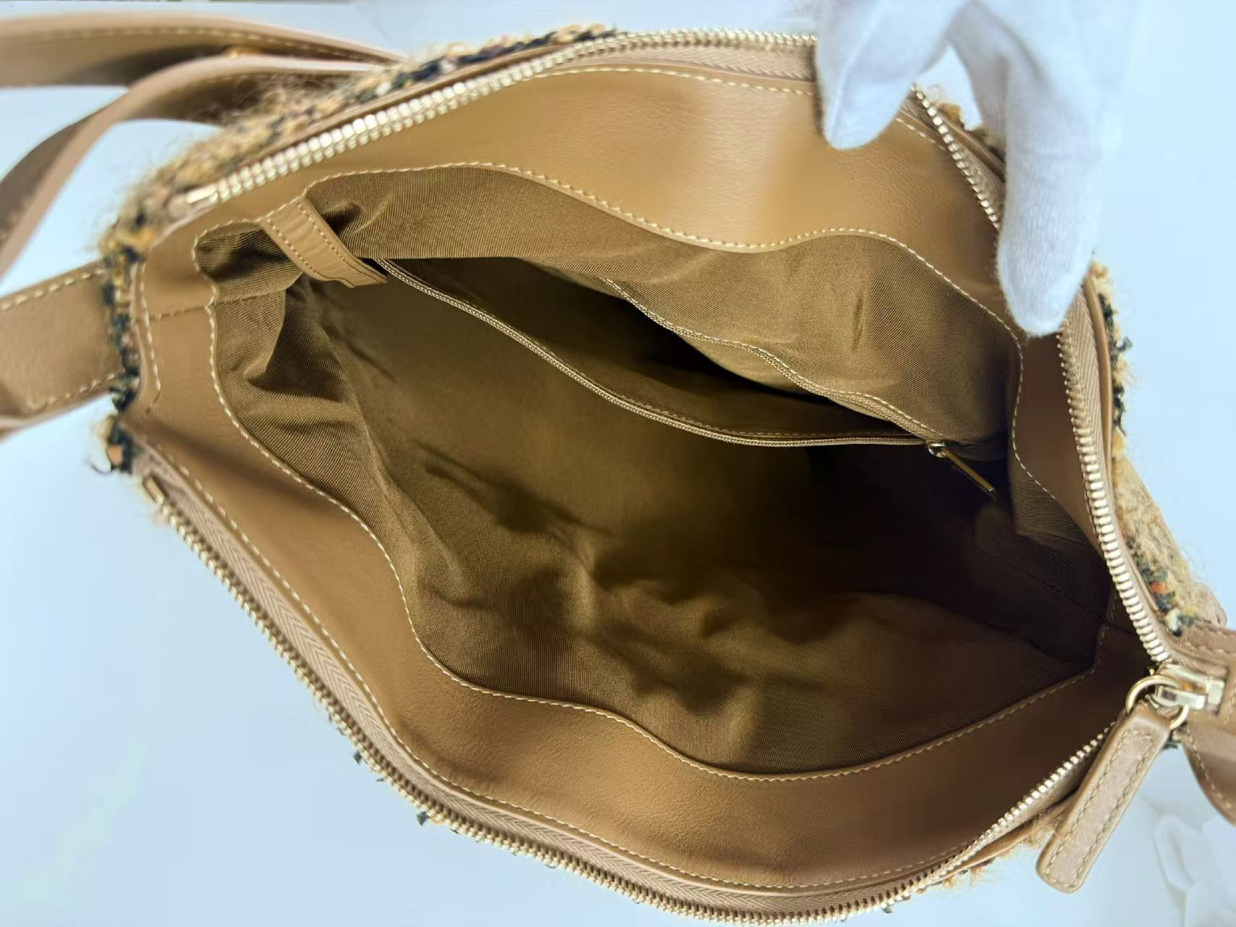 Matelassé Hobo Tweed x Leather Wrinkled Finish W24/H34/D13cm Approx. 26th Series [Stamp Included] Vintage Gold Hardware Shoulder Bag 26735629 — view 13