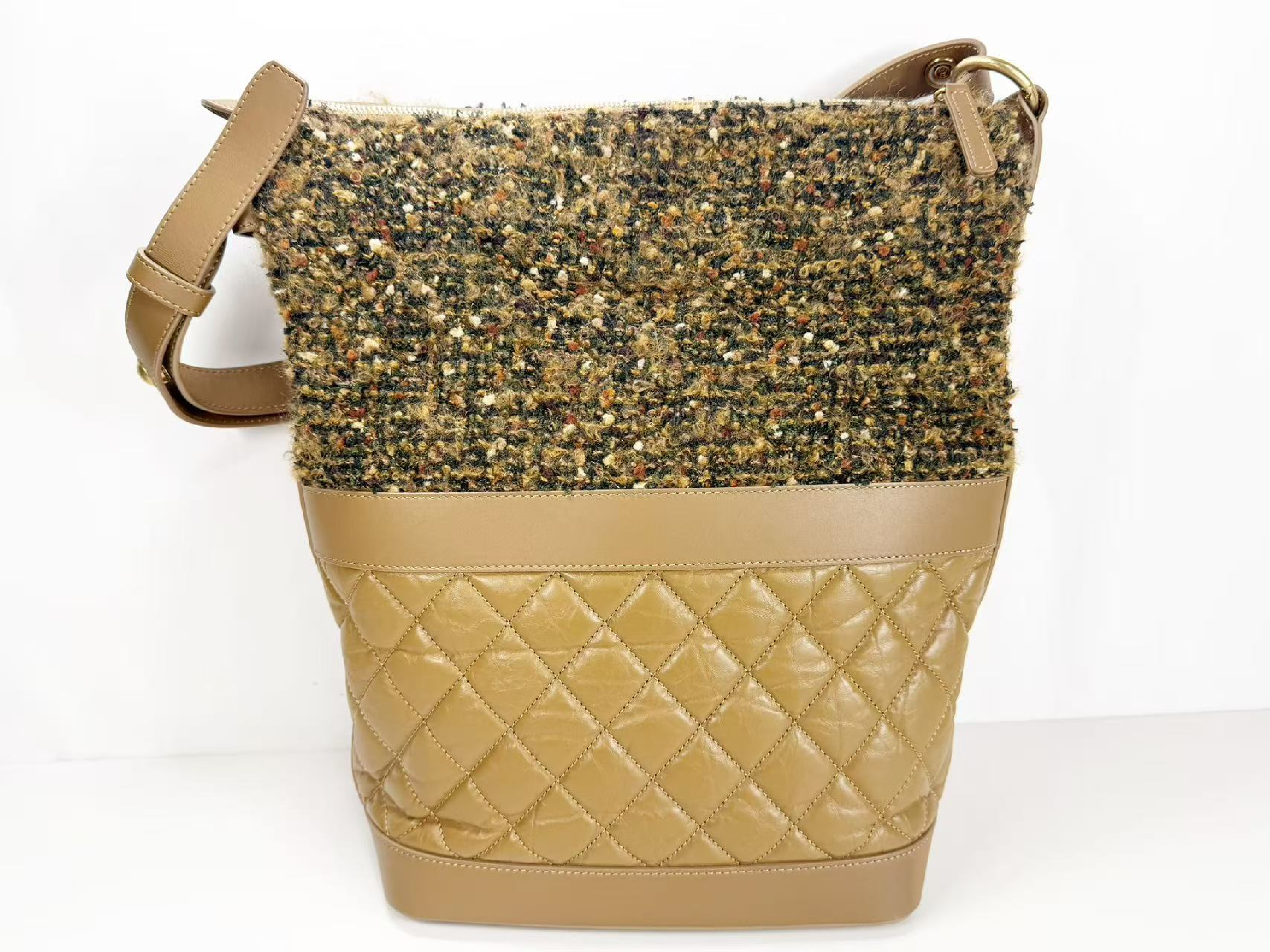 Matelassé Hobo Tweed x Leather Wrinkled Finish W24/H34/D13cm Approx. 26th Series [Stamp Included] Vintage Gold Hardware Shoulder Bag 26735629 — view 3
