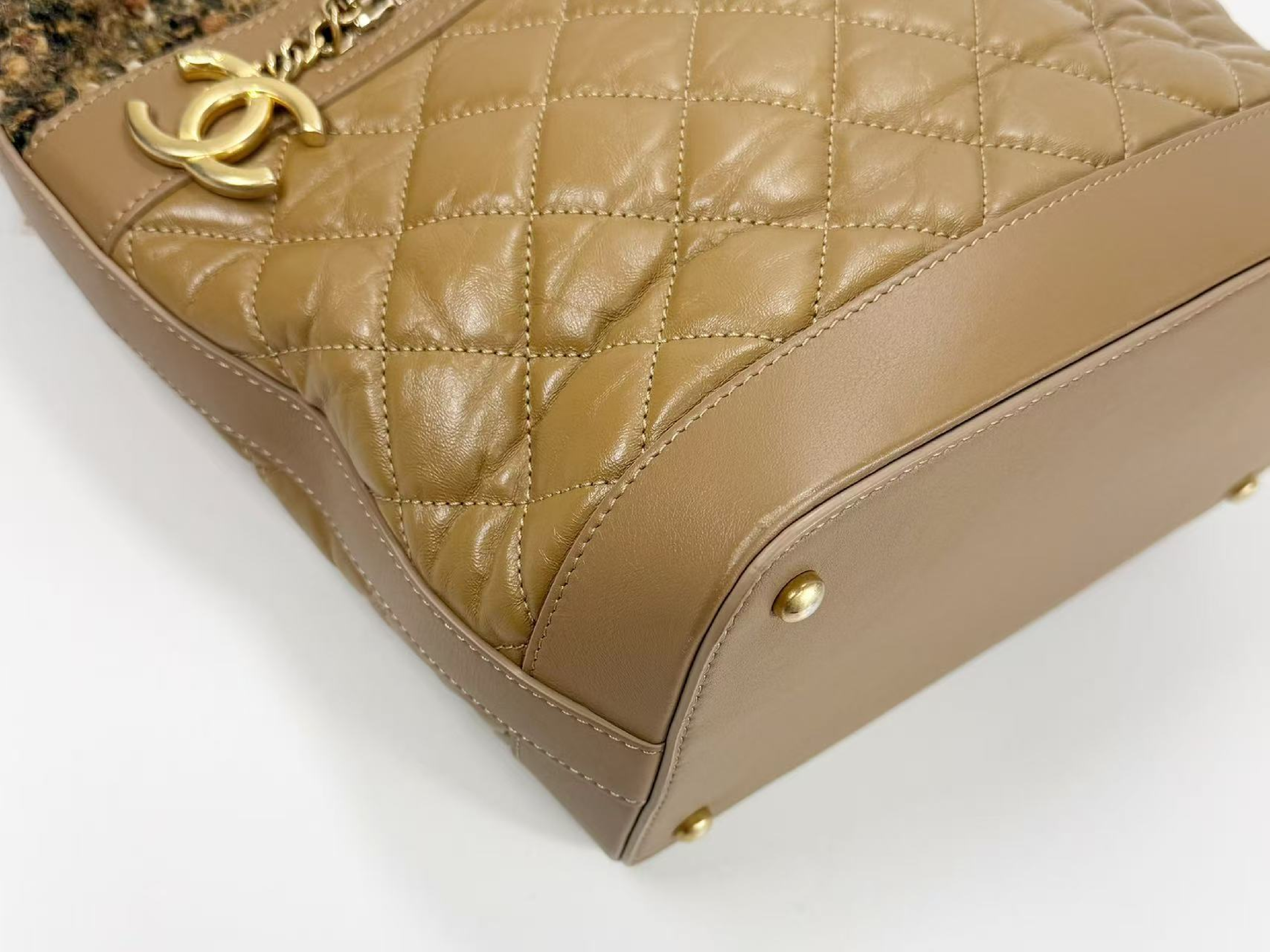 Matelassé Hobo Tweed x Leather Wrinkled Finish W24/H34/D13cm Approx. 26th Series [Stamp Included] Vintage Gold Hardware Shoulder Bag 26735629 — view 9