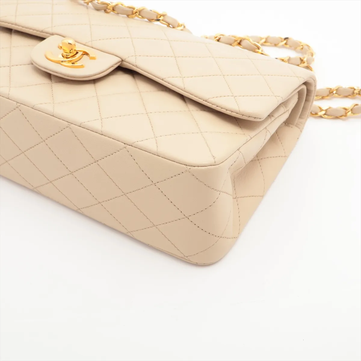 Matelasse 25 Lambskin Double Flap Double Chain Bag Beige Gold Hardware 058270 Series 0 A01112 — view 3