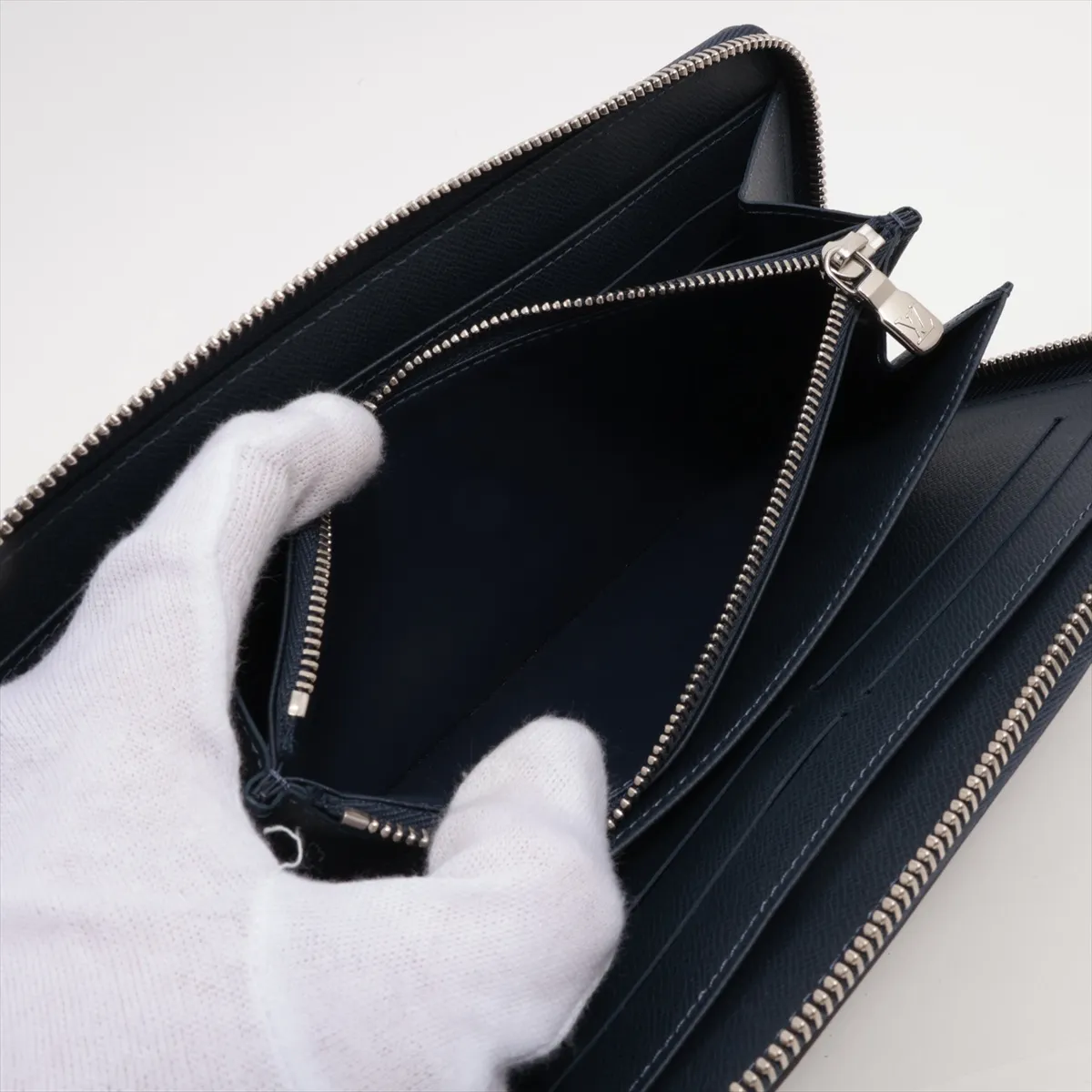Epi Zippy Organizer NM M62644 CA0230 Navy Round Zip Wallet — view 8