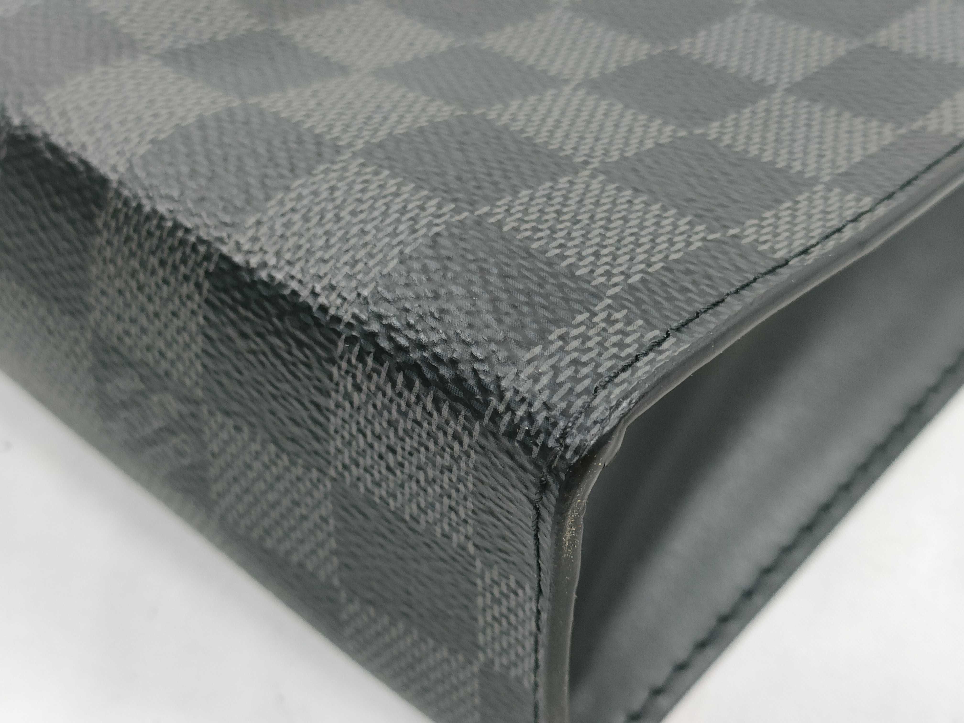 Damier Graphite LV Damier Graphite Pochette Voyage MM N41696 TA3290 Second Bag — view 4