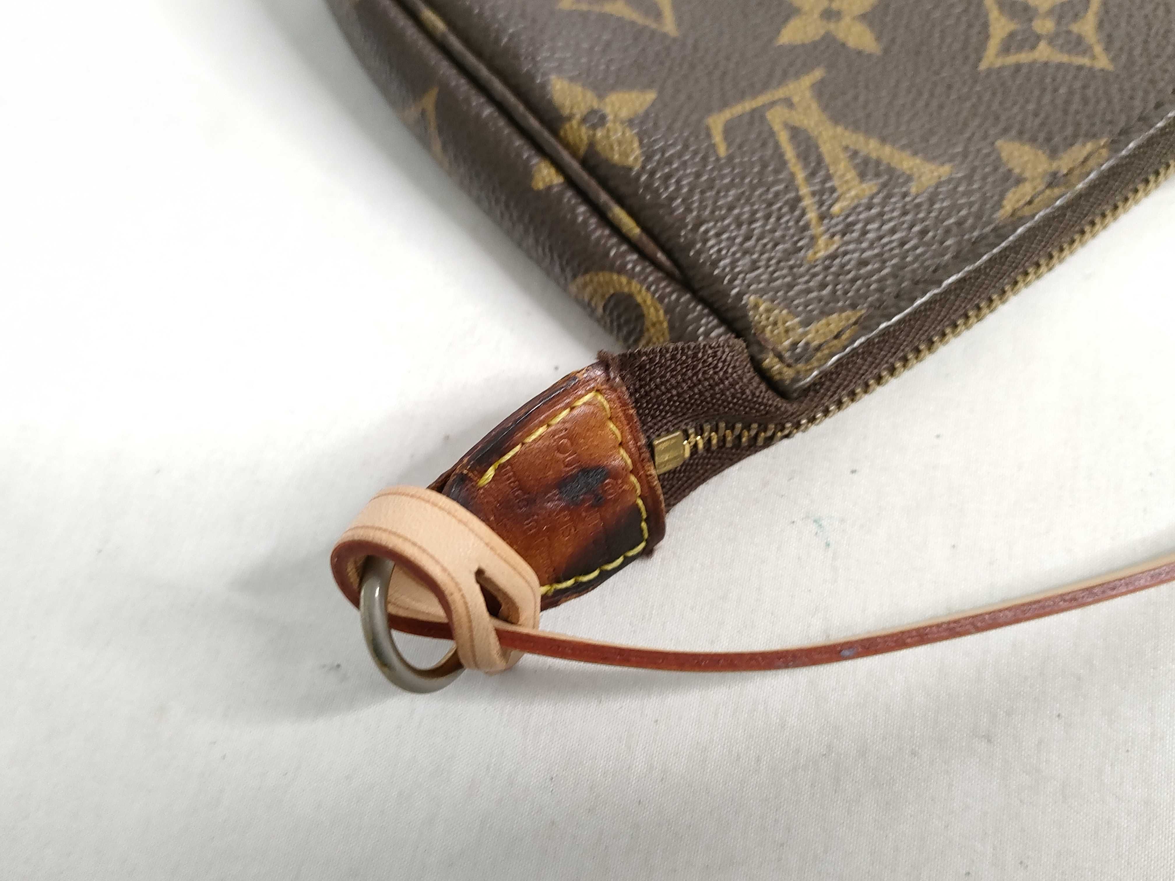 Monogram LV/Louis Vuitton M51980/Pochette Accessoires (old model) Monogram Pouch Handbag — view 11