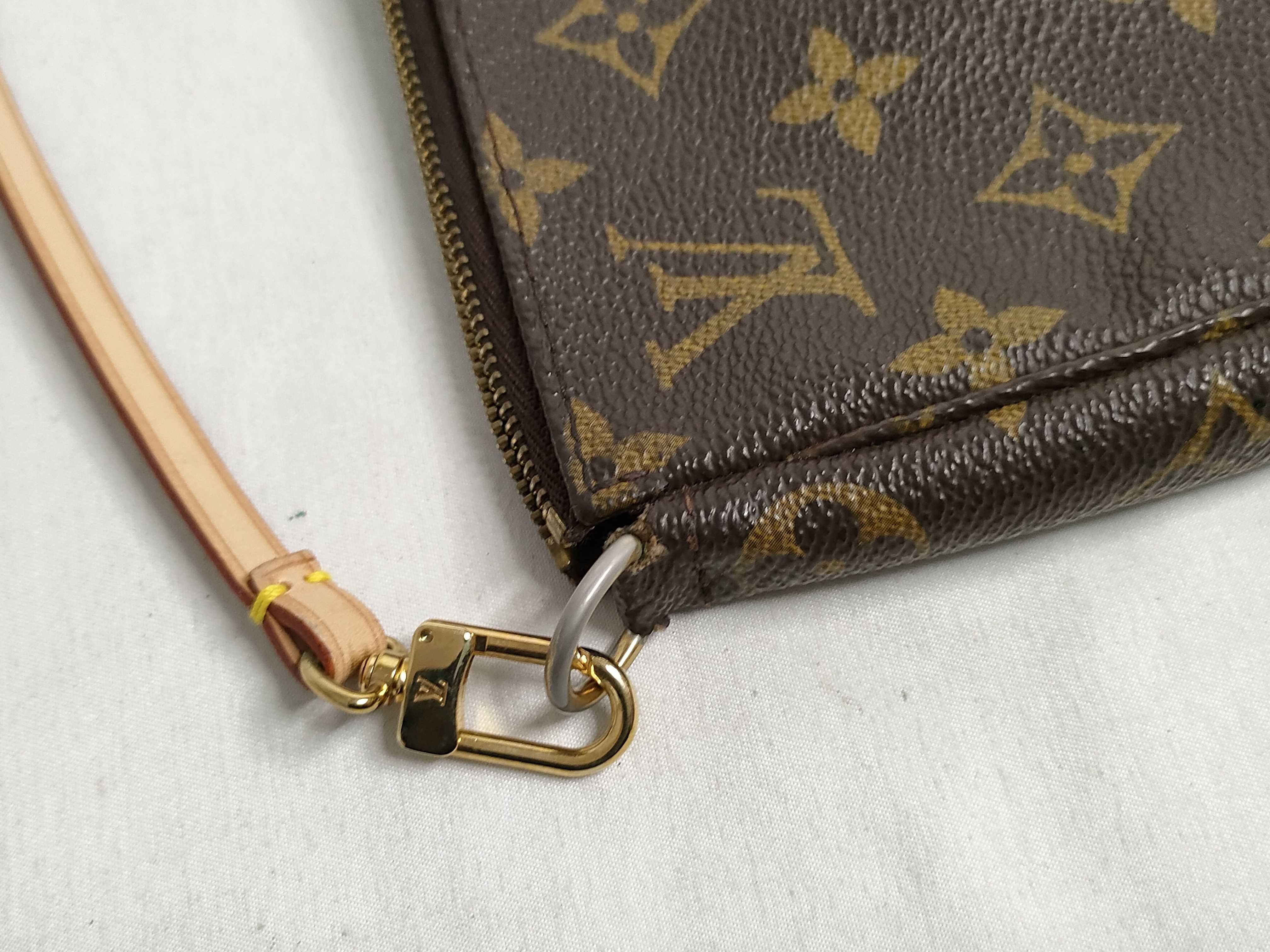 Monogram LV/Louis Vuitton M51980/Pochette Accessoires (old model) Monogram Pouch Handbag — view 13