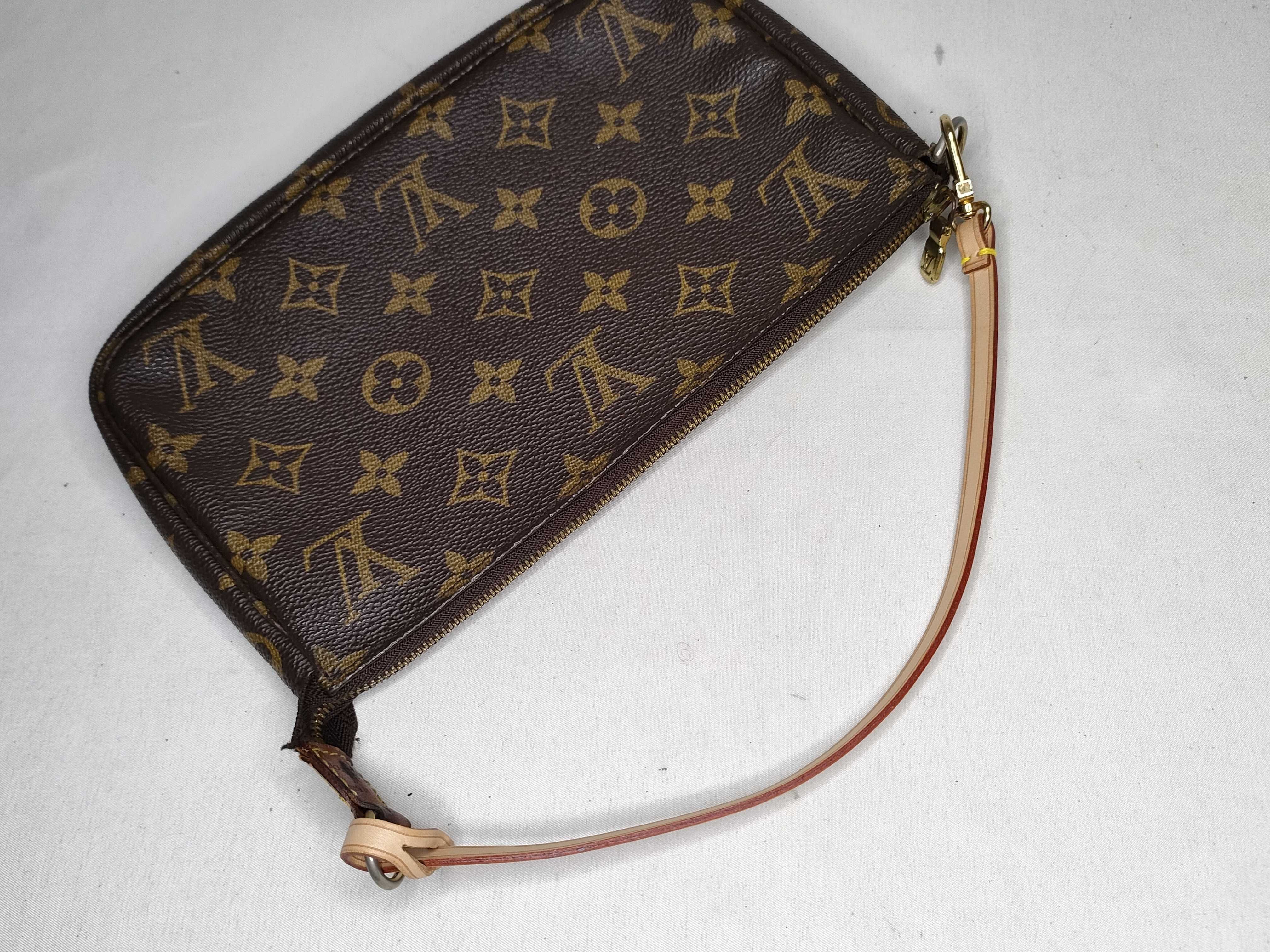Monogram LV/Louis Vuitton M51980/Pochette Accessoires (old model) Monogram Pouch Handbag — view 3