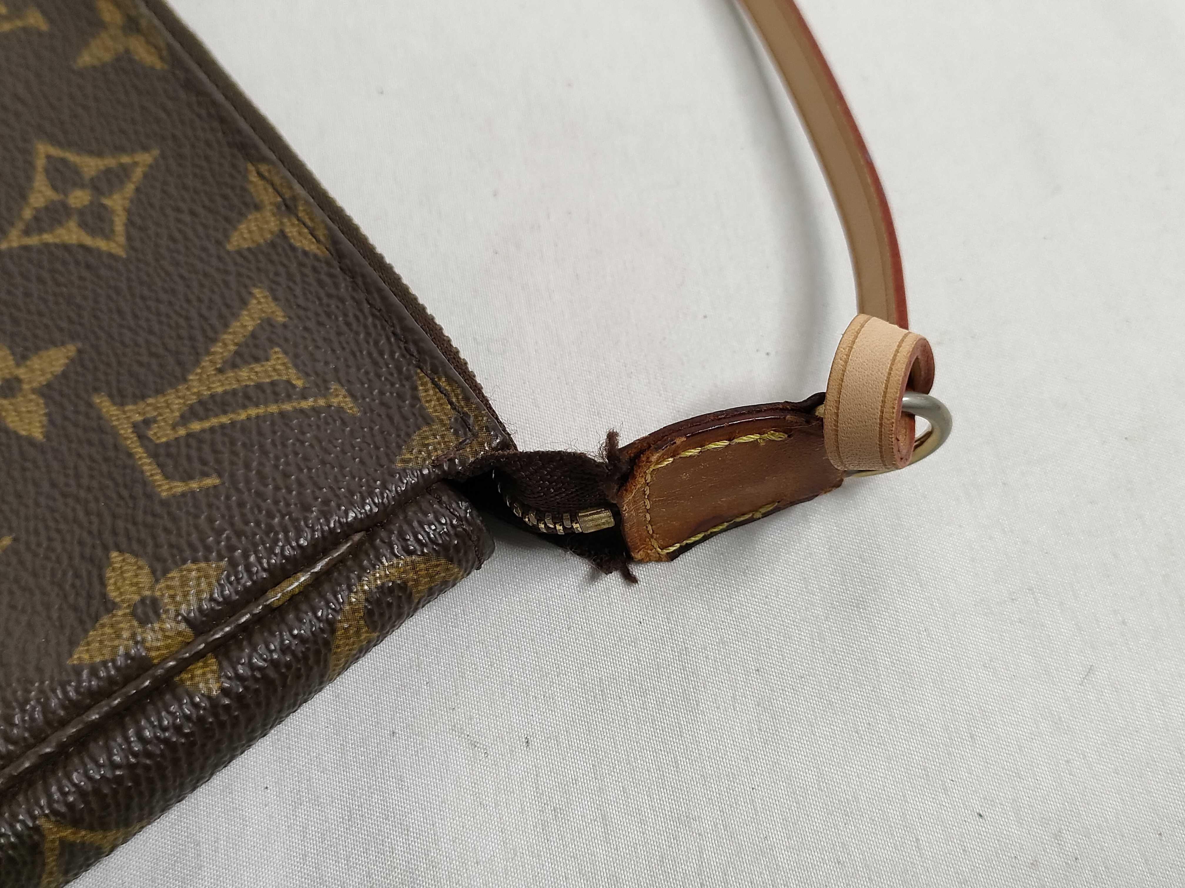Monogram LV/Louis Vuitton M51980/Pochette Accessoires (old model) Monogram Pouch Handbag — view 5