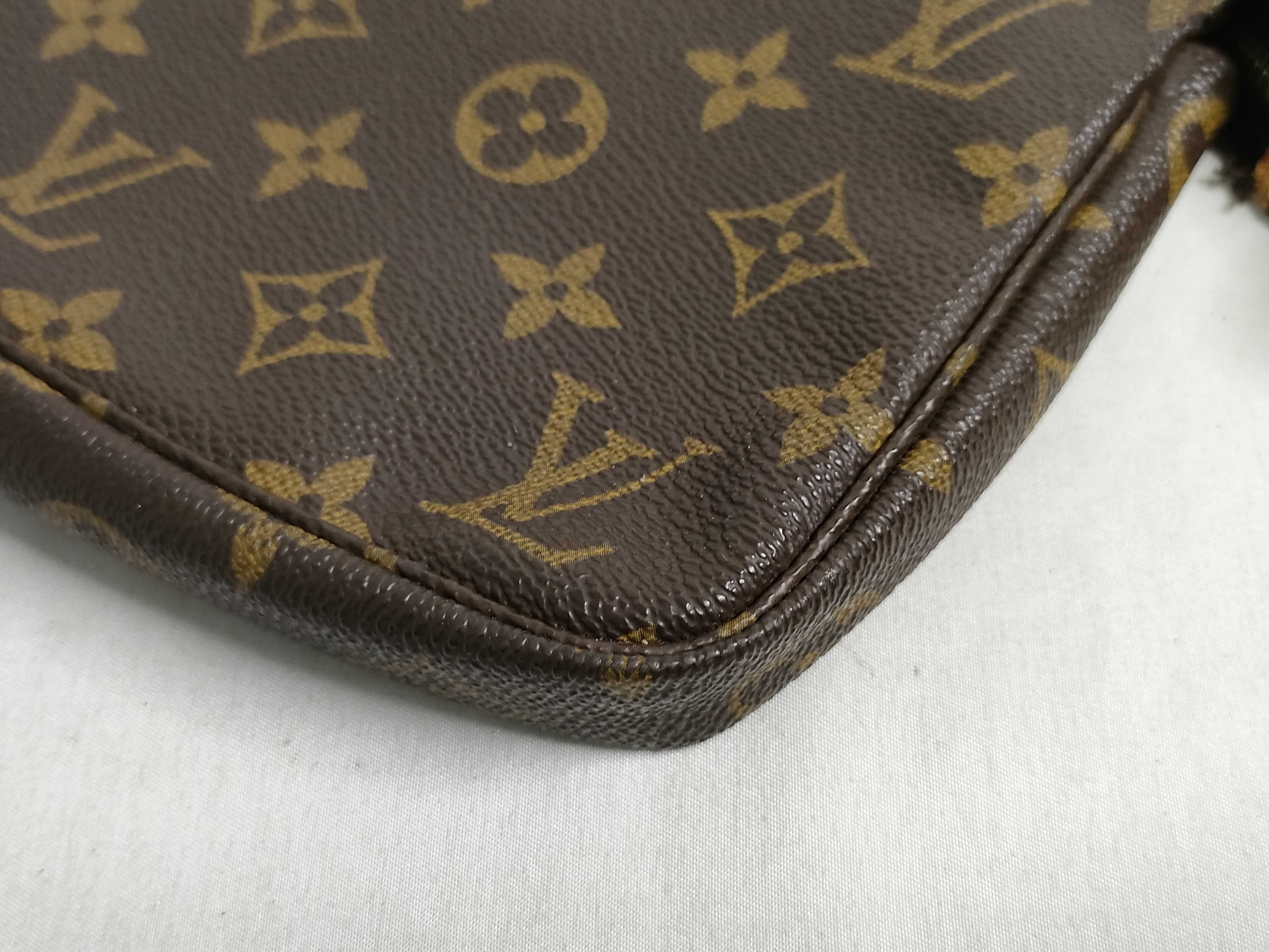 Monogram LV/Louis Vuitton M51980/Pochette Accessoires (old model) Monogram Pouch Handbag — view 6