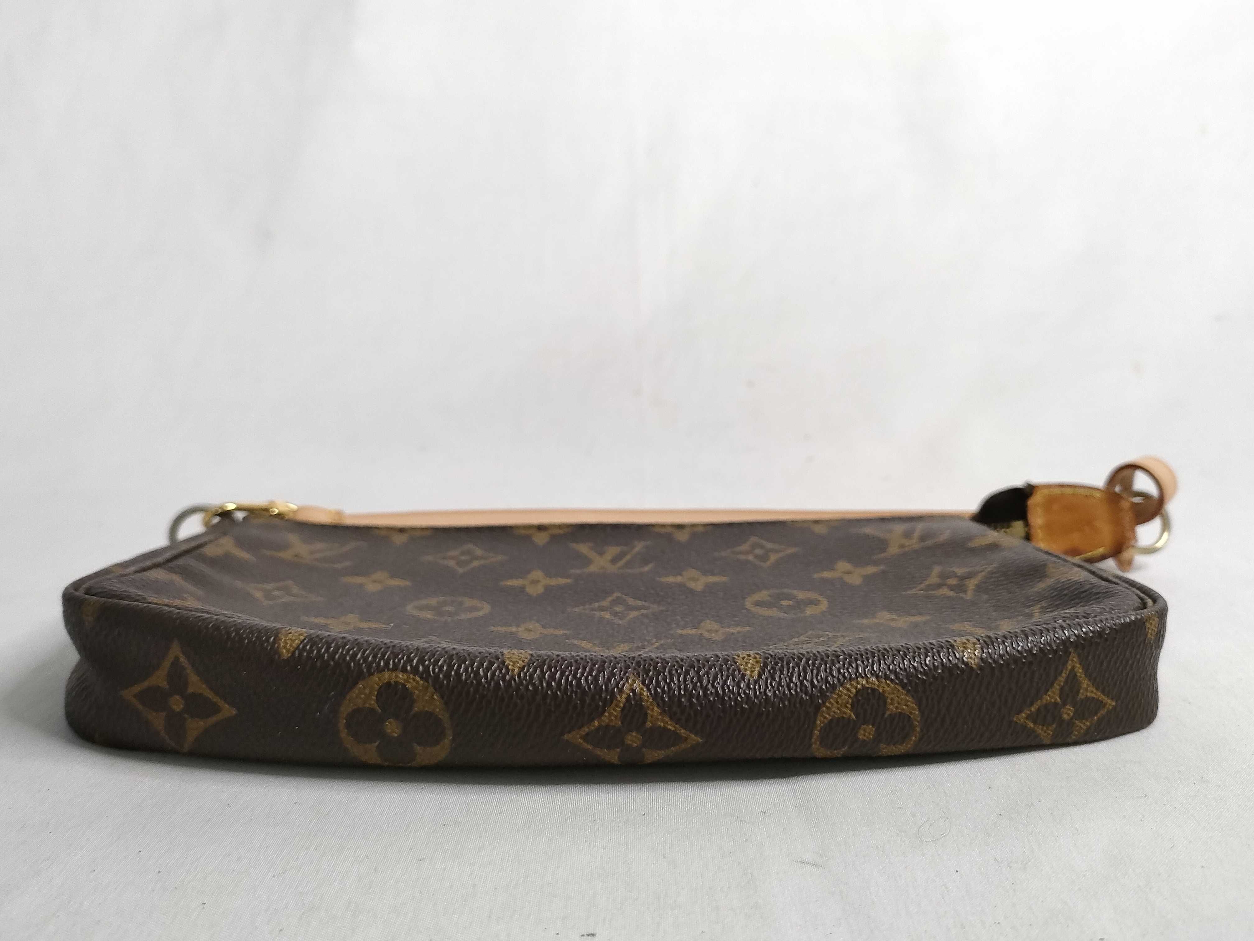 Monogram LV/Louis Vuitton M51980/Pochette Accessoires (old model) Monogram Pouch Handbag — view 7