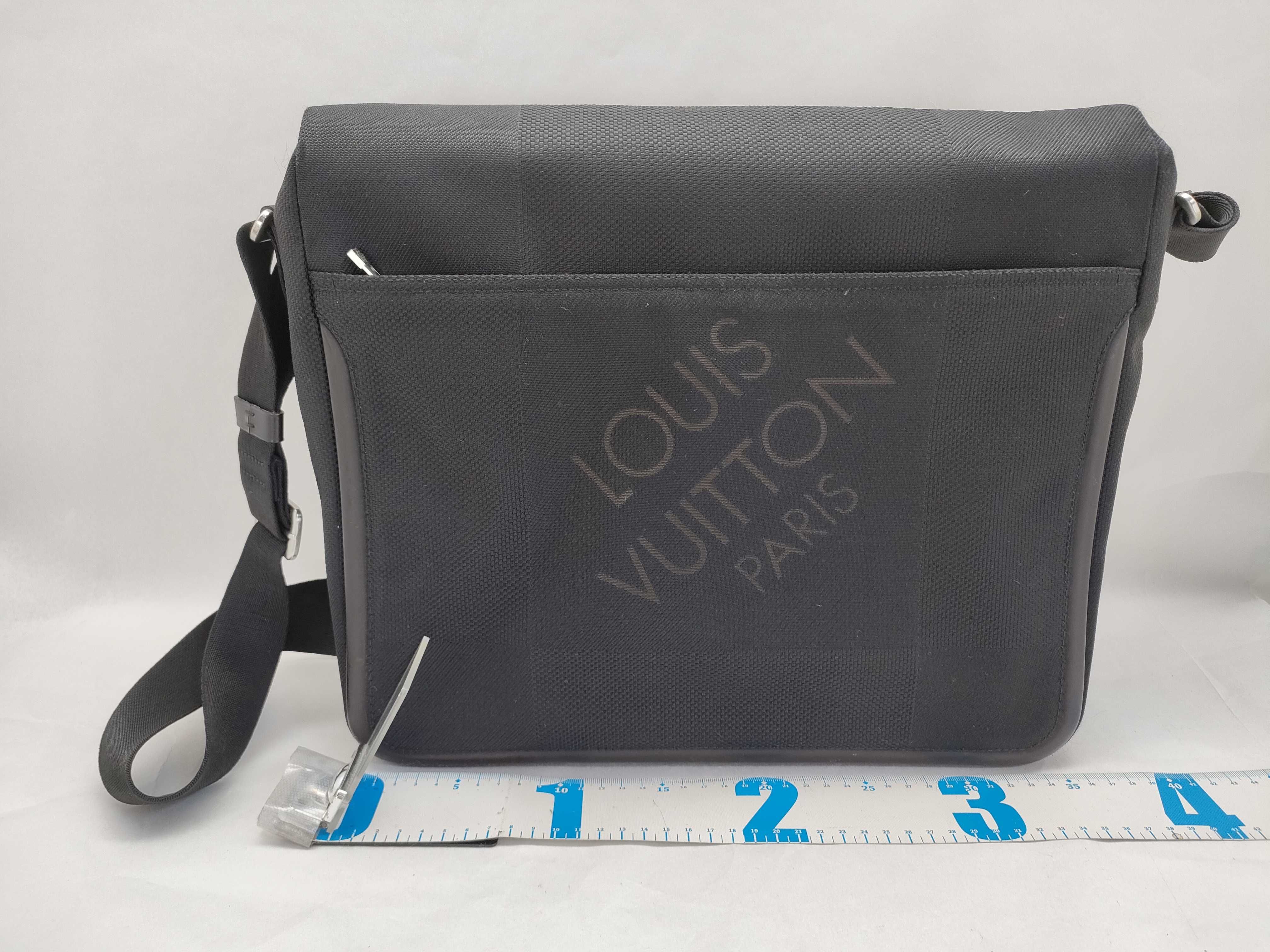 Damier Geant Messager NM M93225 Black VI0065 Shoulder Bag — view 2