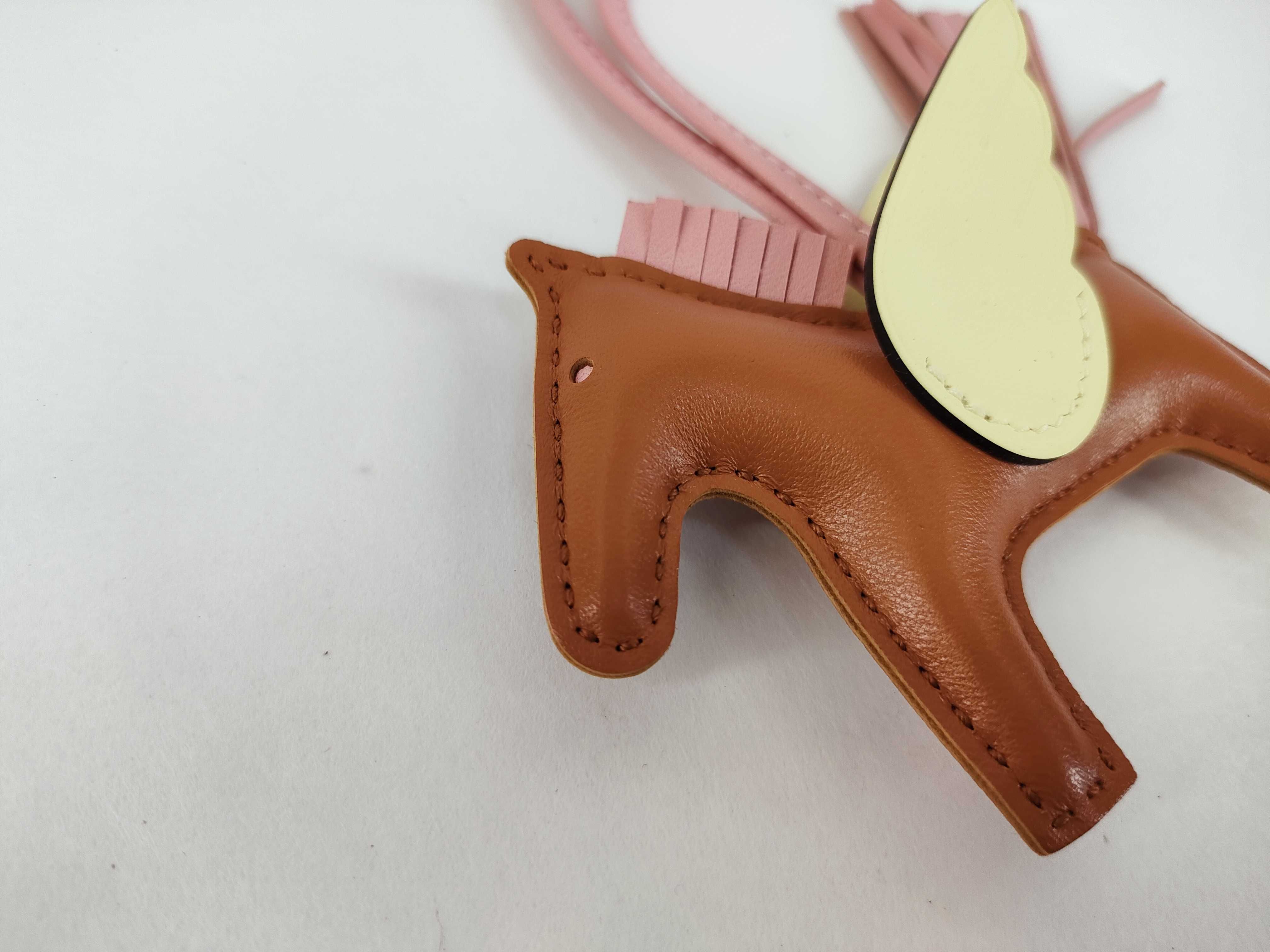 Rodeo Charm Pegasus Agneau Milo Charm G Stamp Charm — view 8