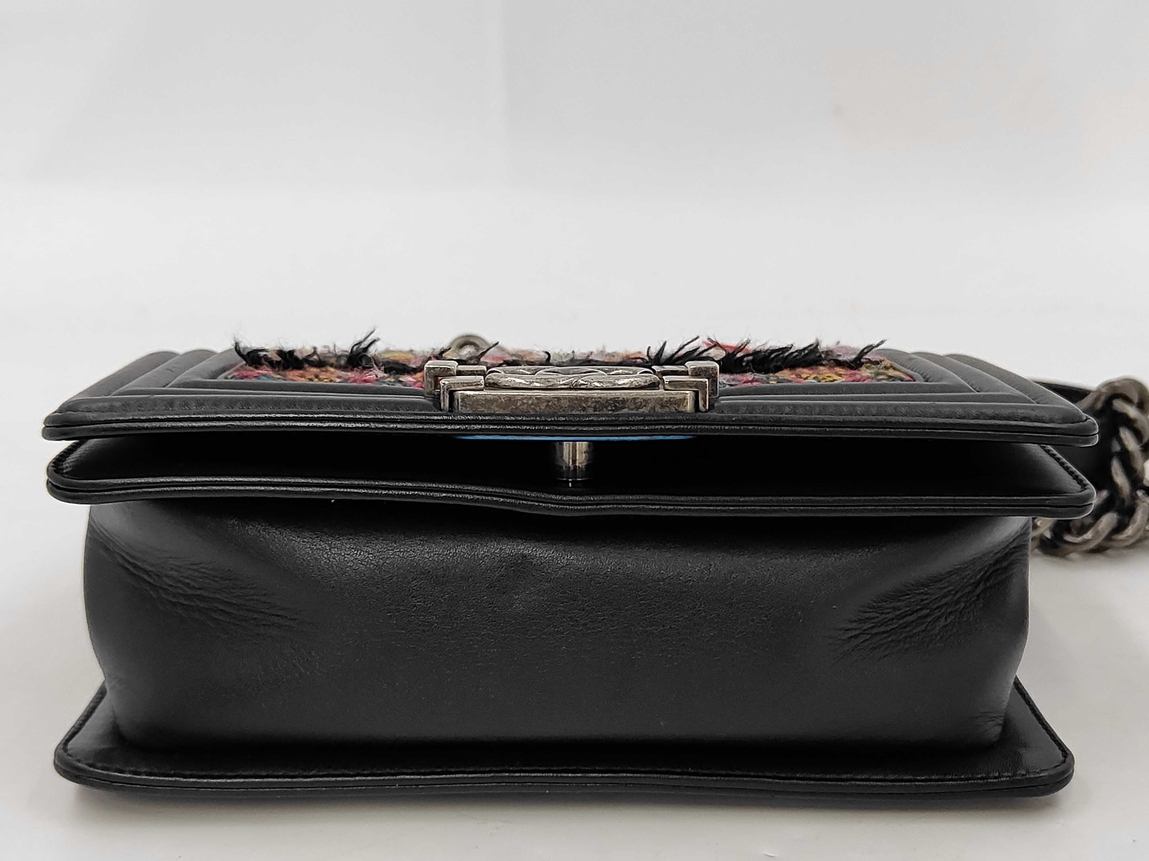 Boy Chanel 20 Tweed Shoulder Bag — view 4