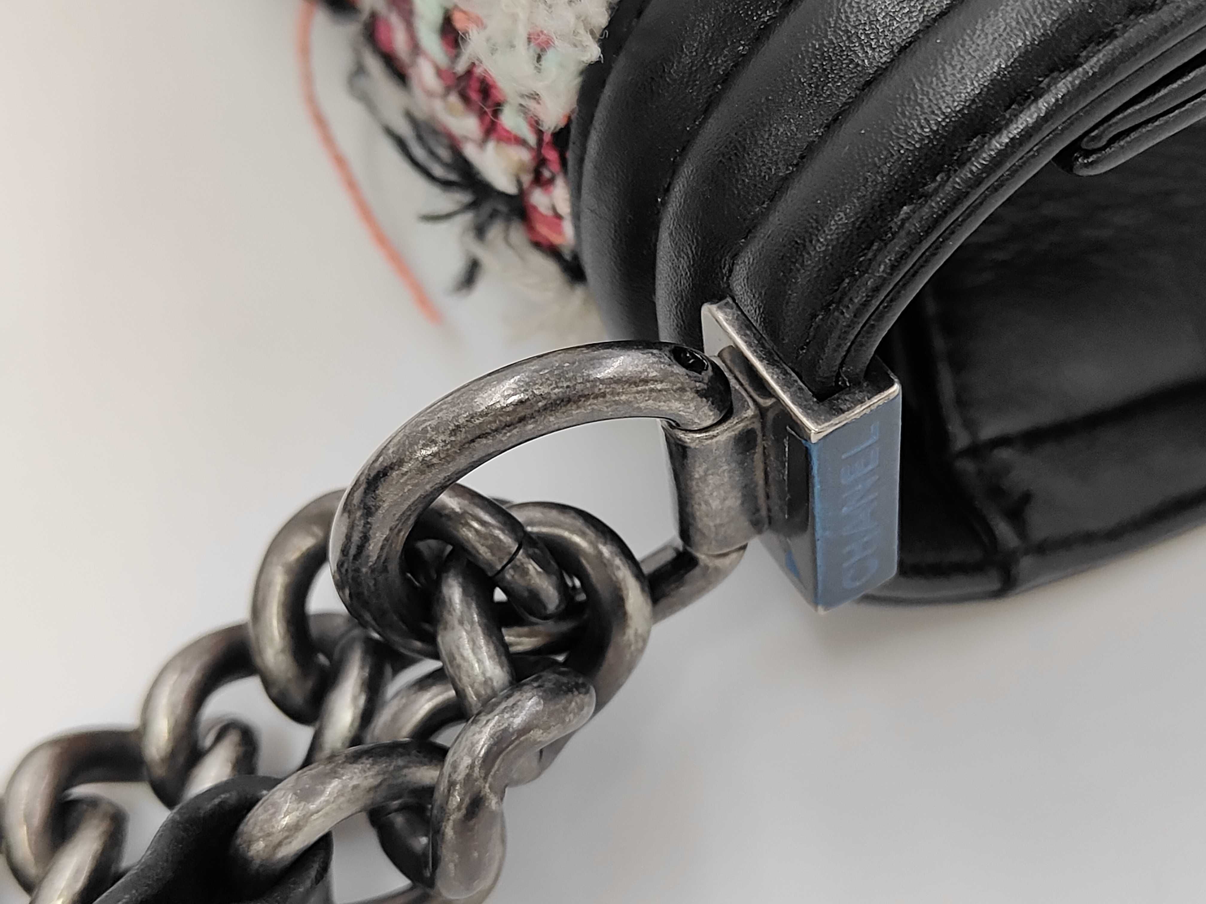 Boy Chanel 20 Tweed Shoulder Bag — view 7