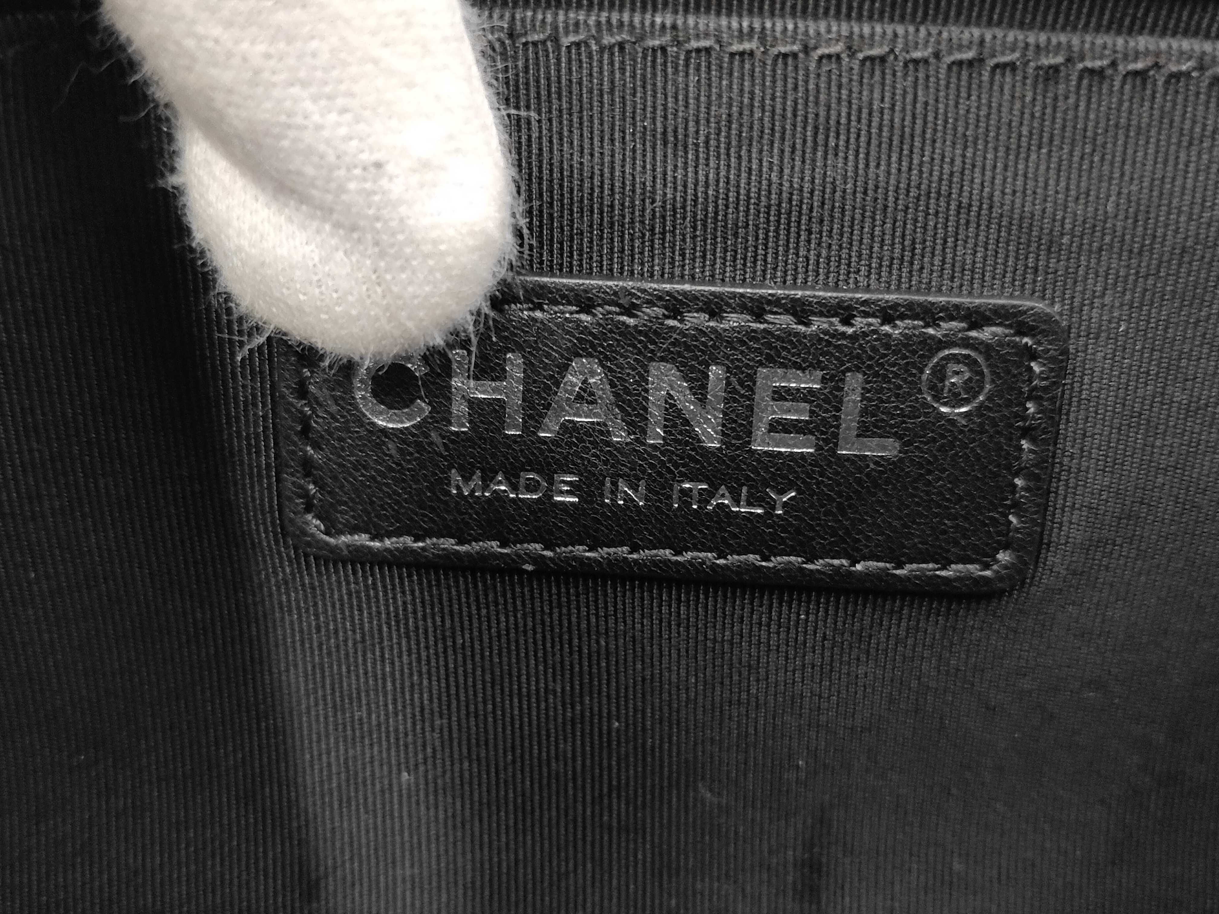 Boy Chanel 20 Tweed Shoulder Bag — view 9