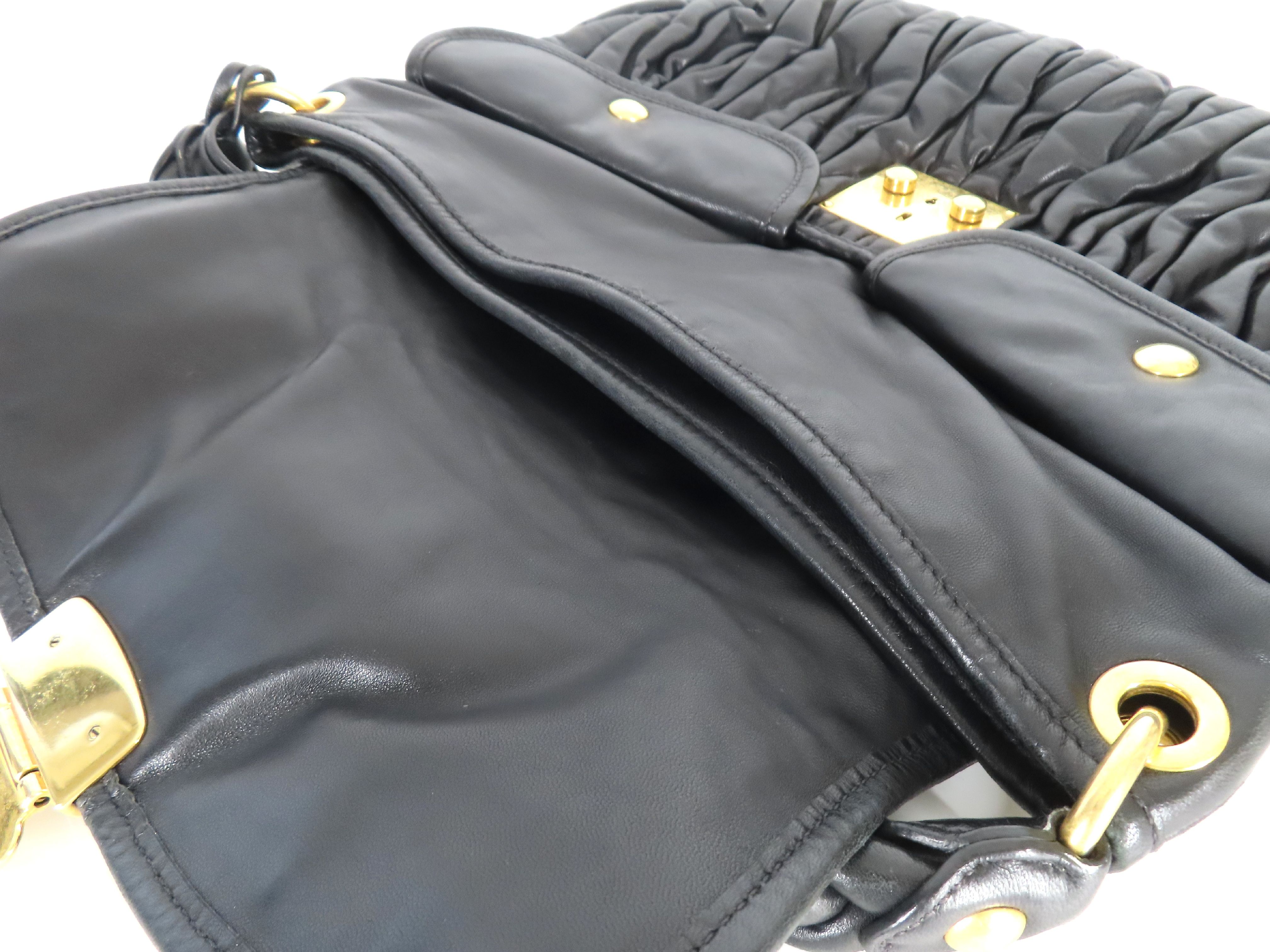Matelassé Shoulder Bag Handbag Black Handbag — view 13