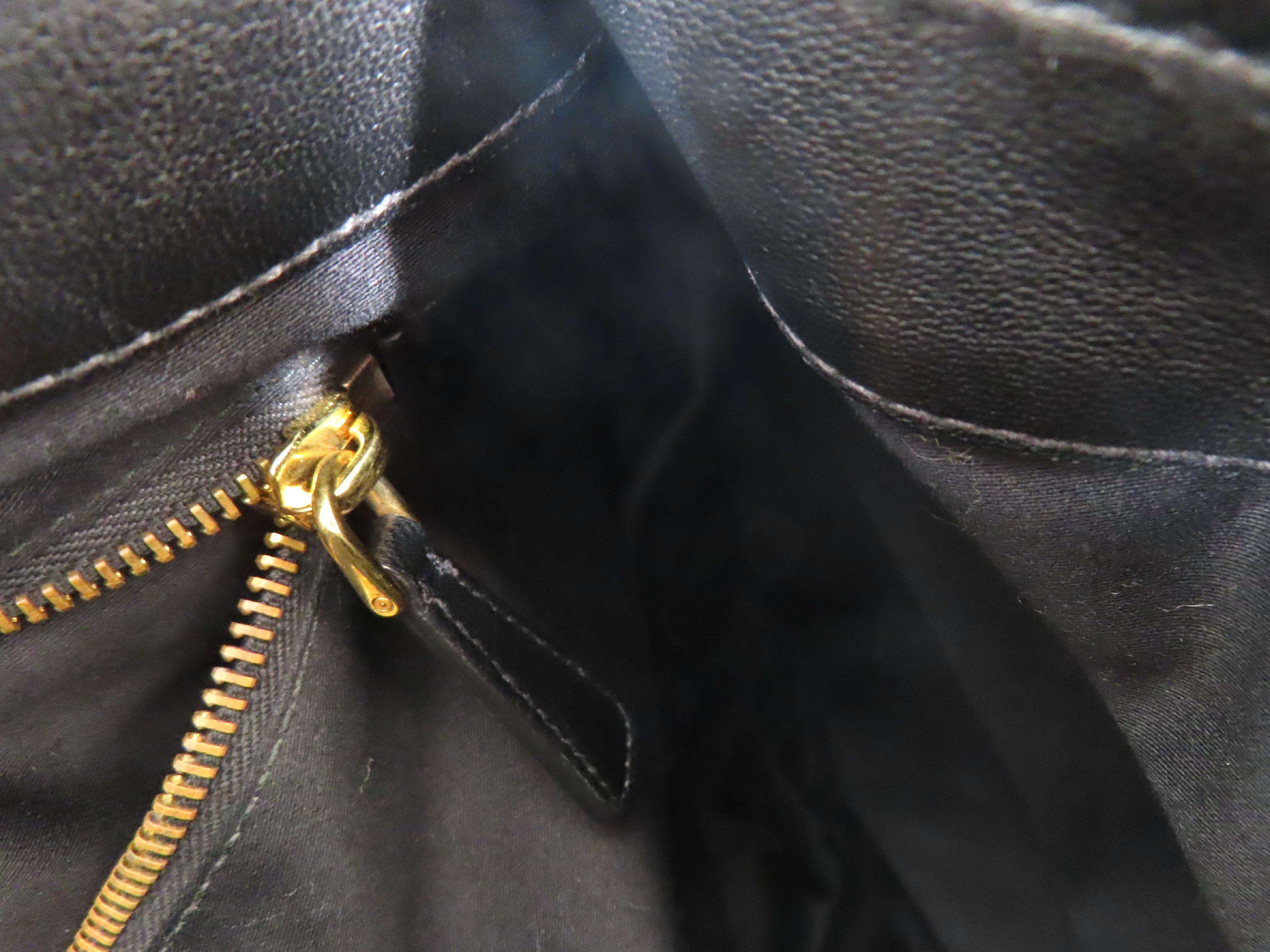Matelassé Shoulder Bag Handbag Black Handbag — view 9