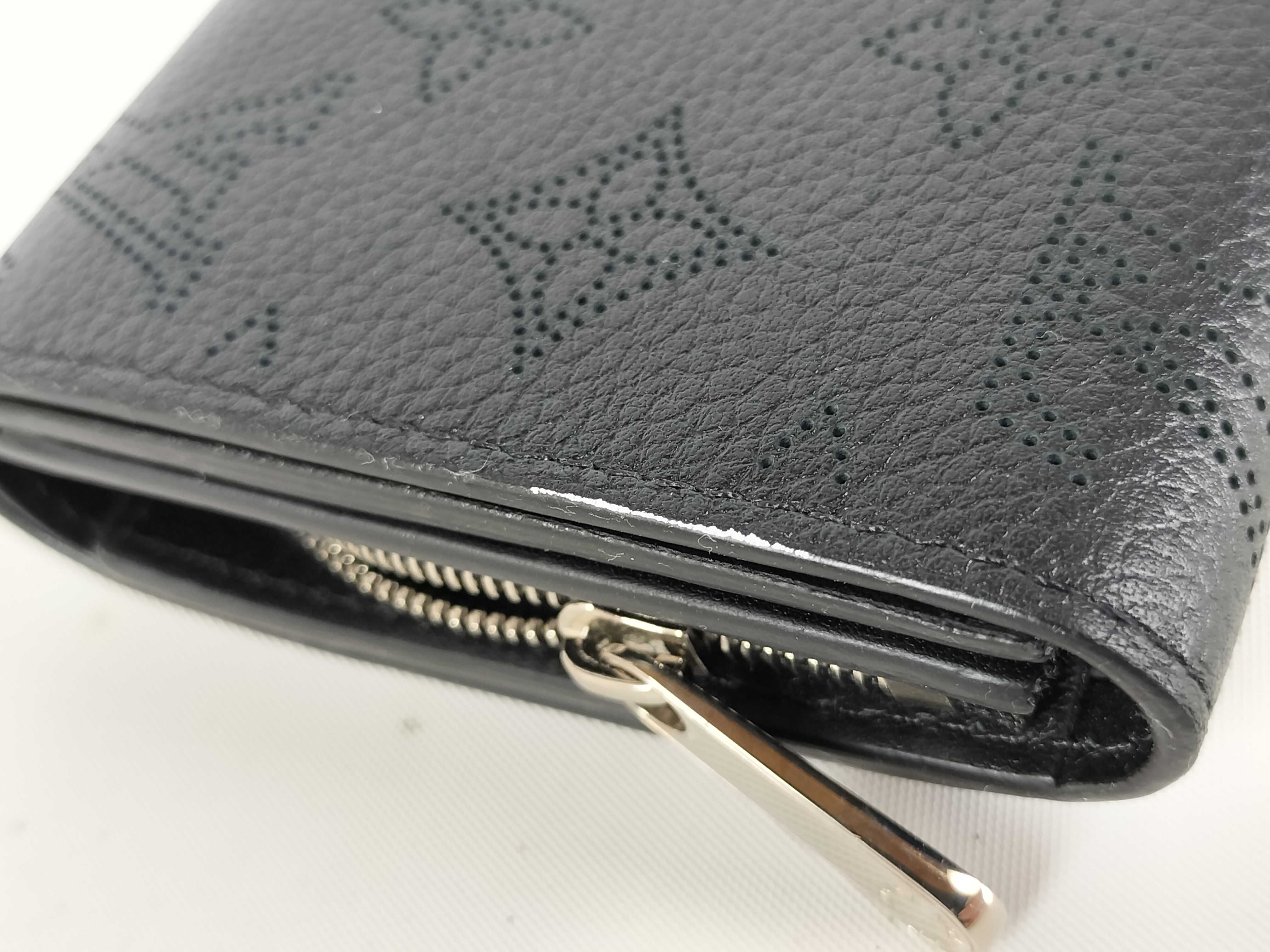 Monogram Mahina Portefeuille Iris Compact Wallet — view 12