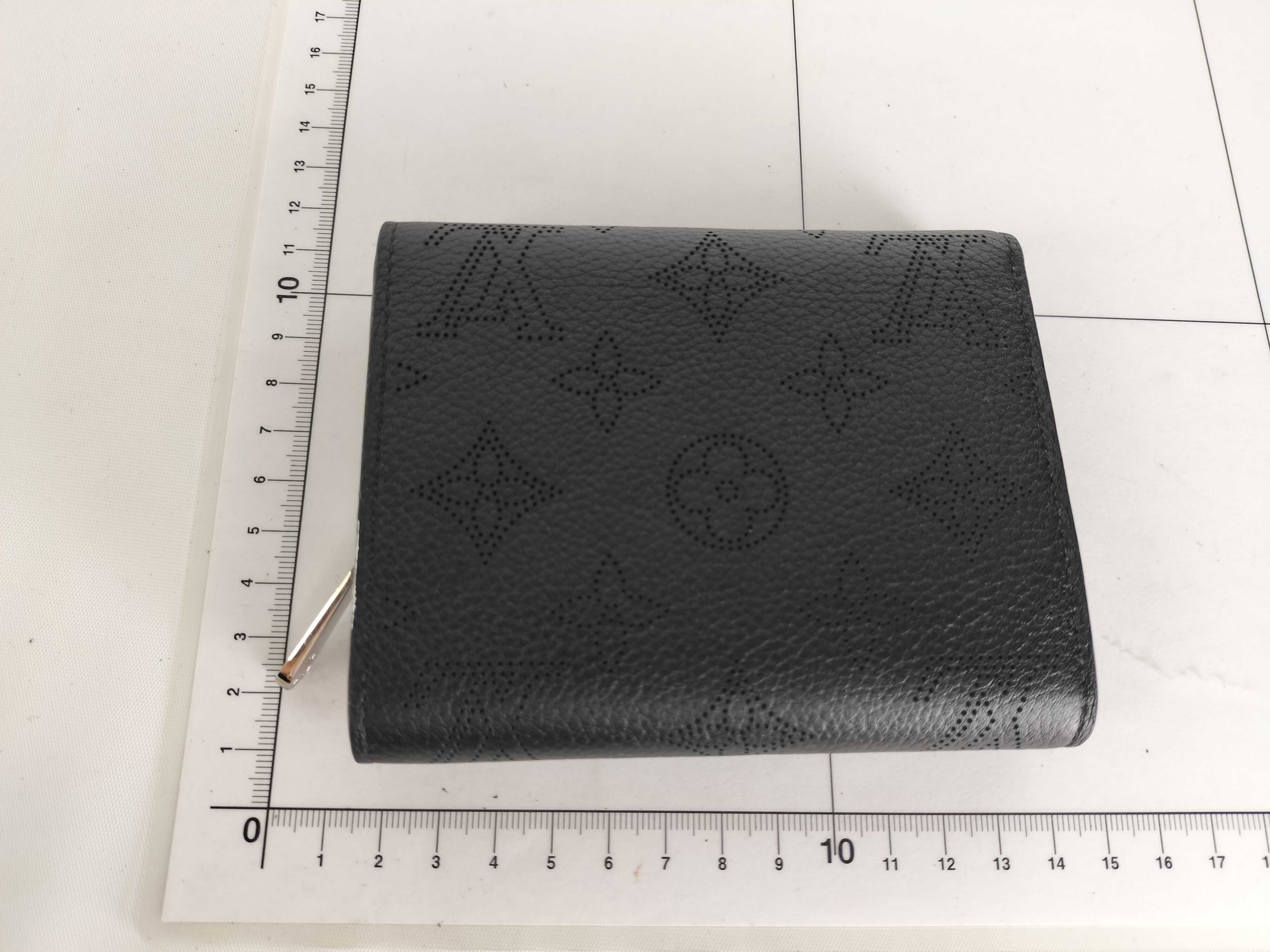 Monogram Mahina Portefeuille Iris Compact Wallet — view 13