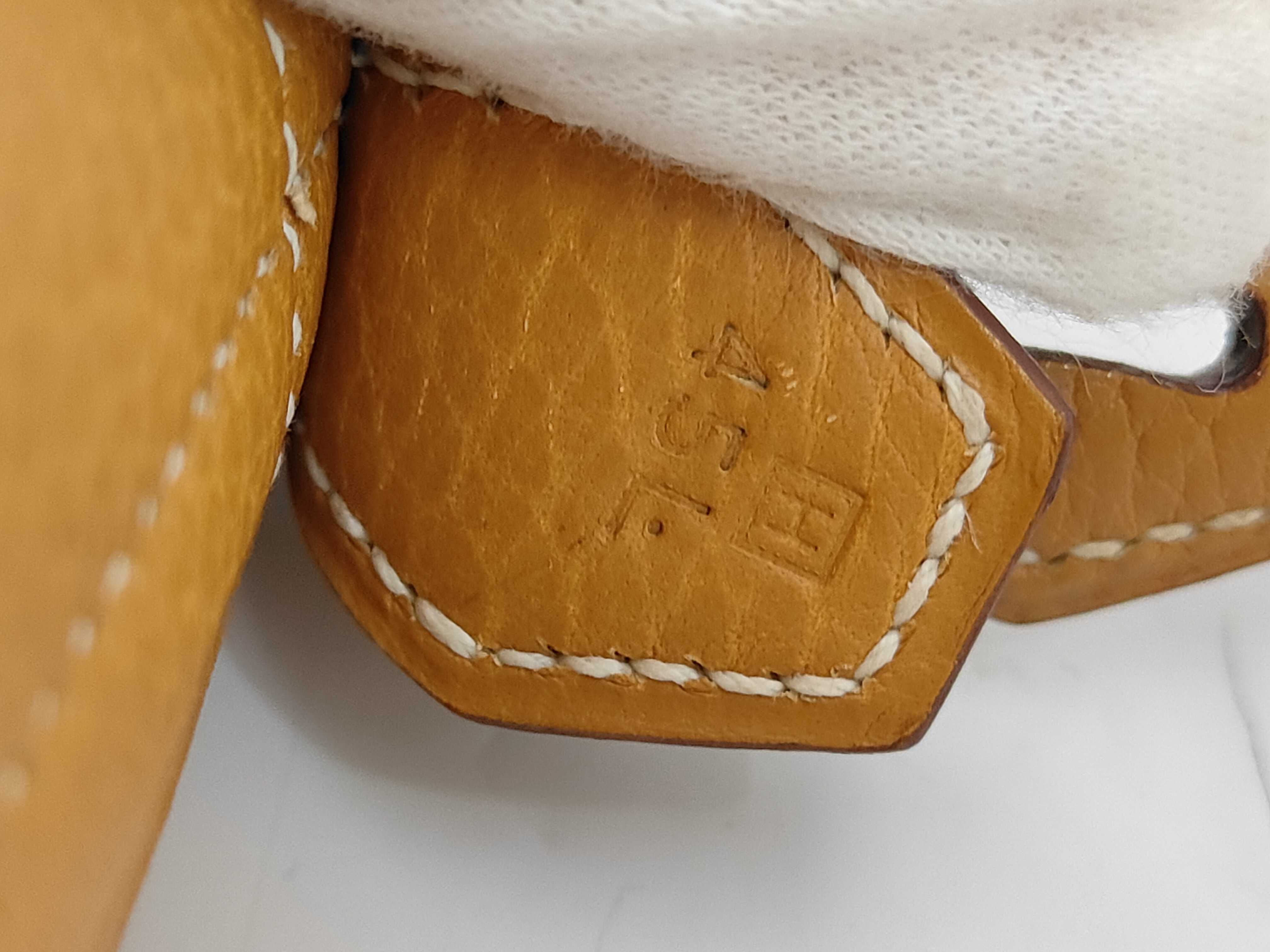 Bolide 31 Togo Gold Hardware H Handbag — view 11