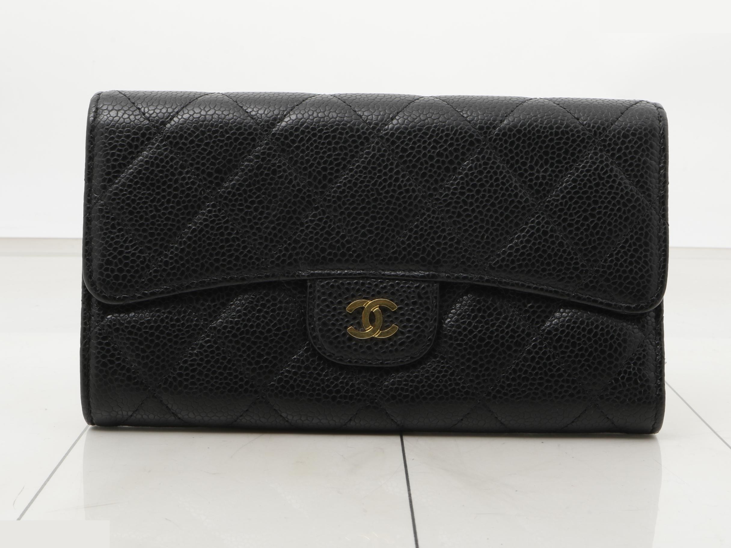 Matelassé Caviar Skin Coco Mark Tri-fold Long Wallet