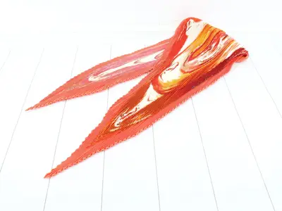 Pleated scarf with tag