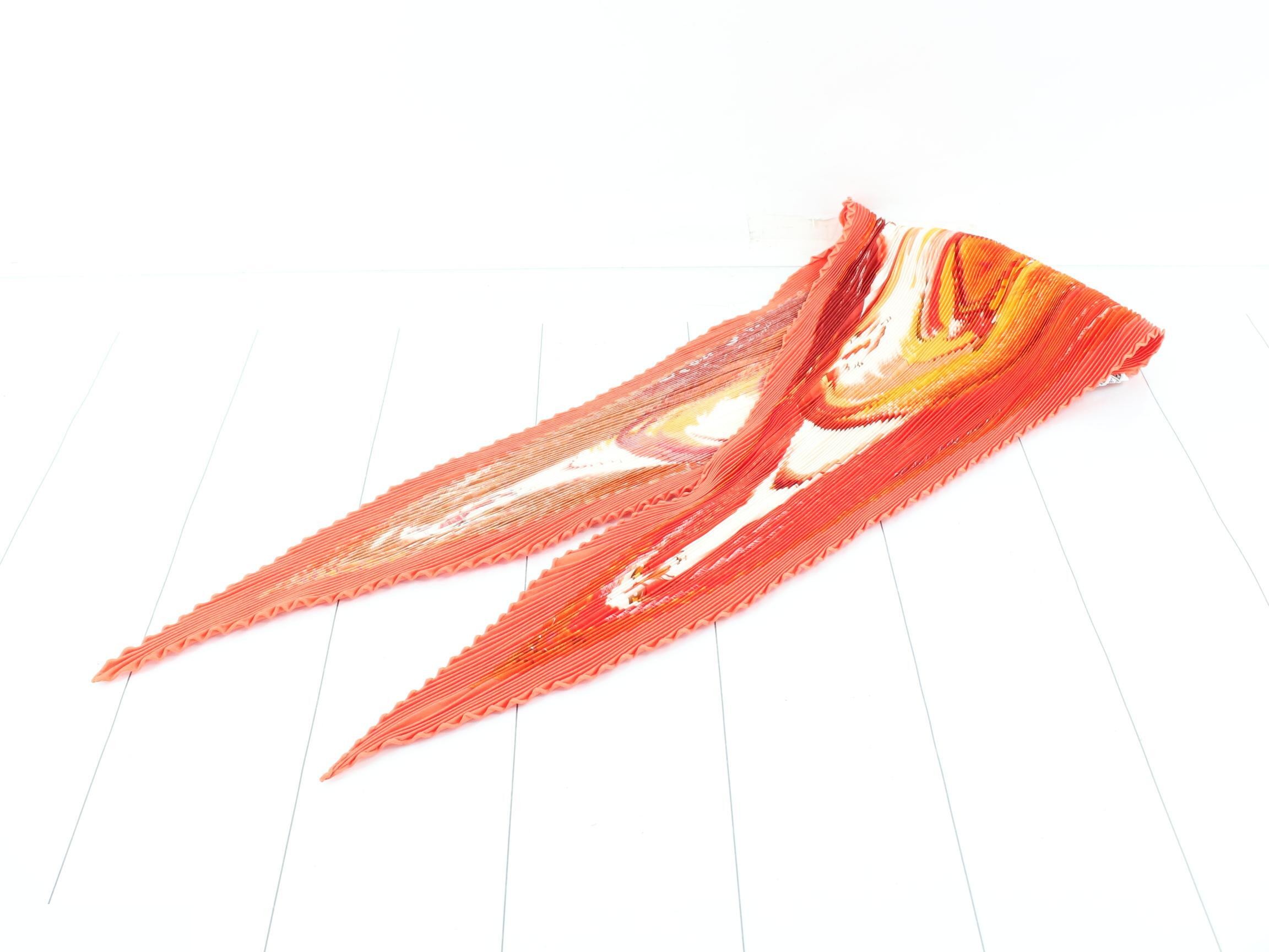 Pleated scarf with tag — view 2