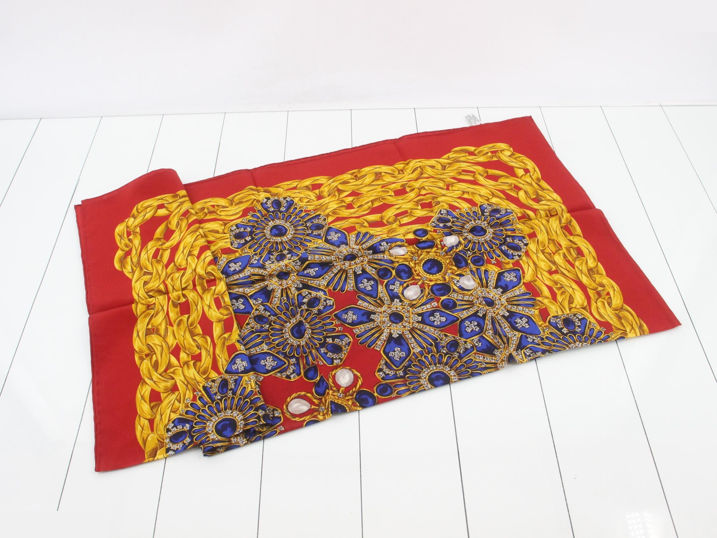 Scarf with tag — view 3