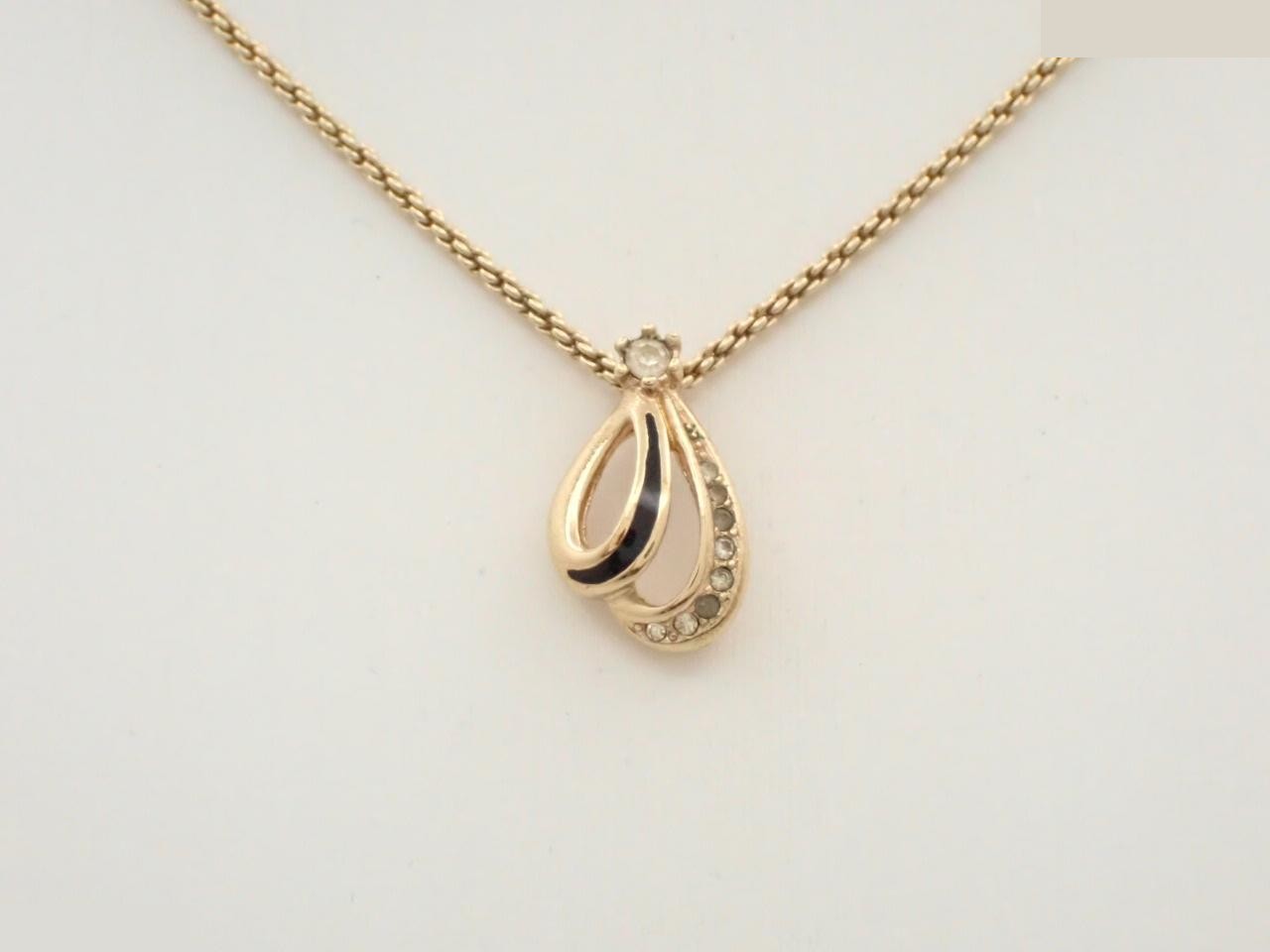 Necklace, chain approximately 44cm