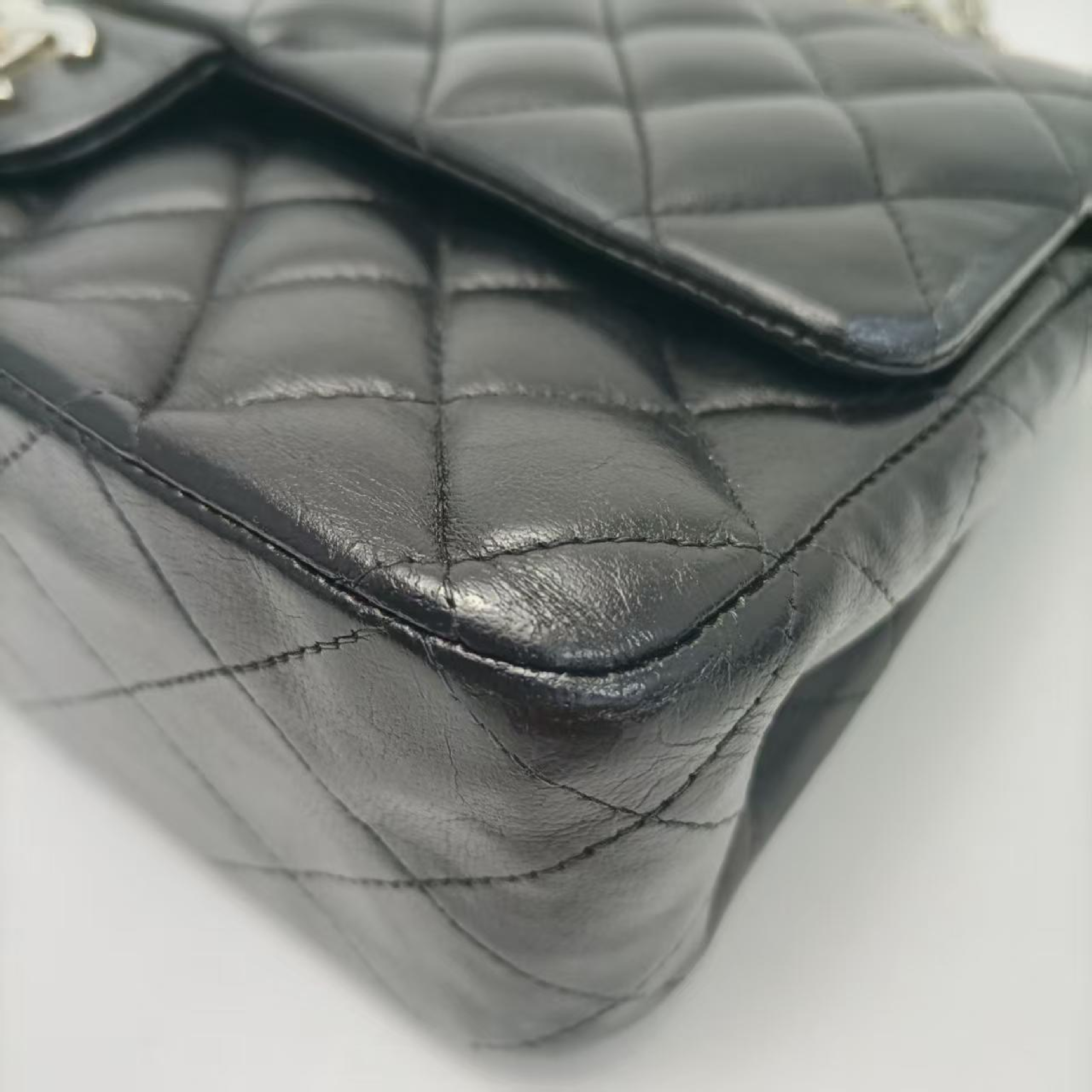 Classic Flap Lambskin Chain Shoulder Bag Serial No. 10 Shoulder Bag — view 7