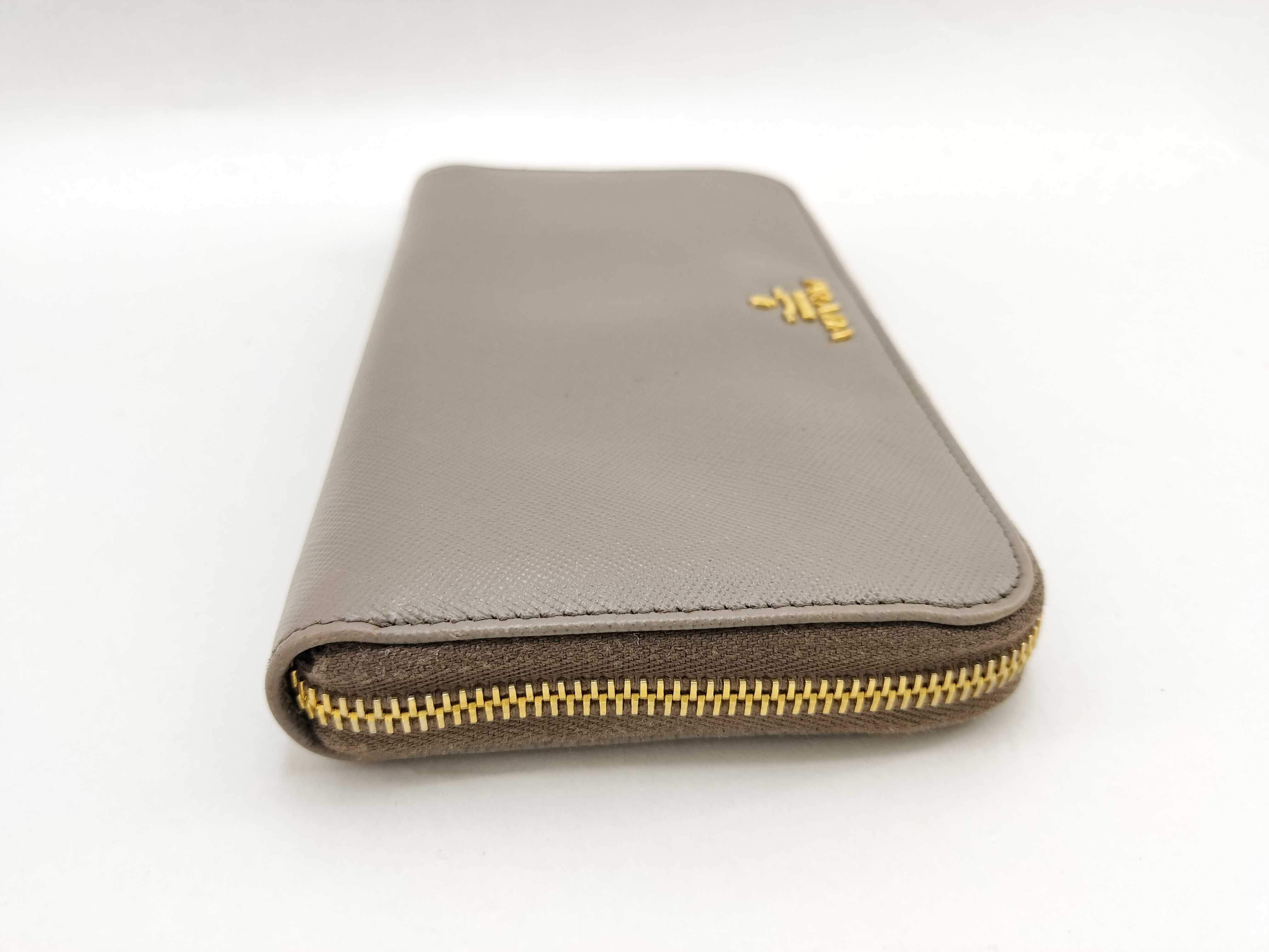 Saffiano Metal Logo Zip-Around Long Wallet Gray 1M0506 Wallet — view 3