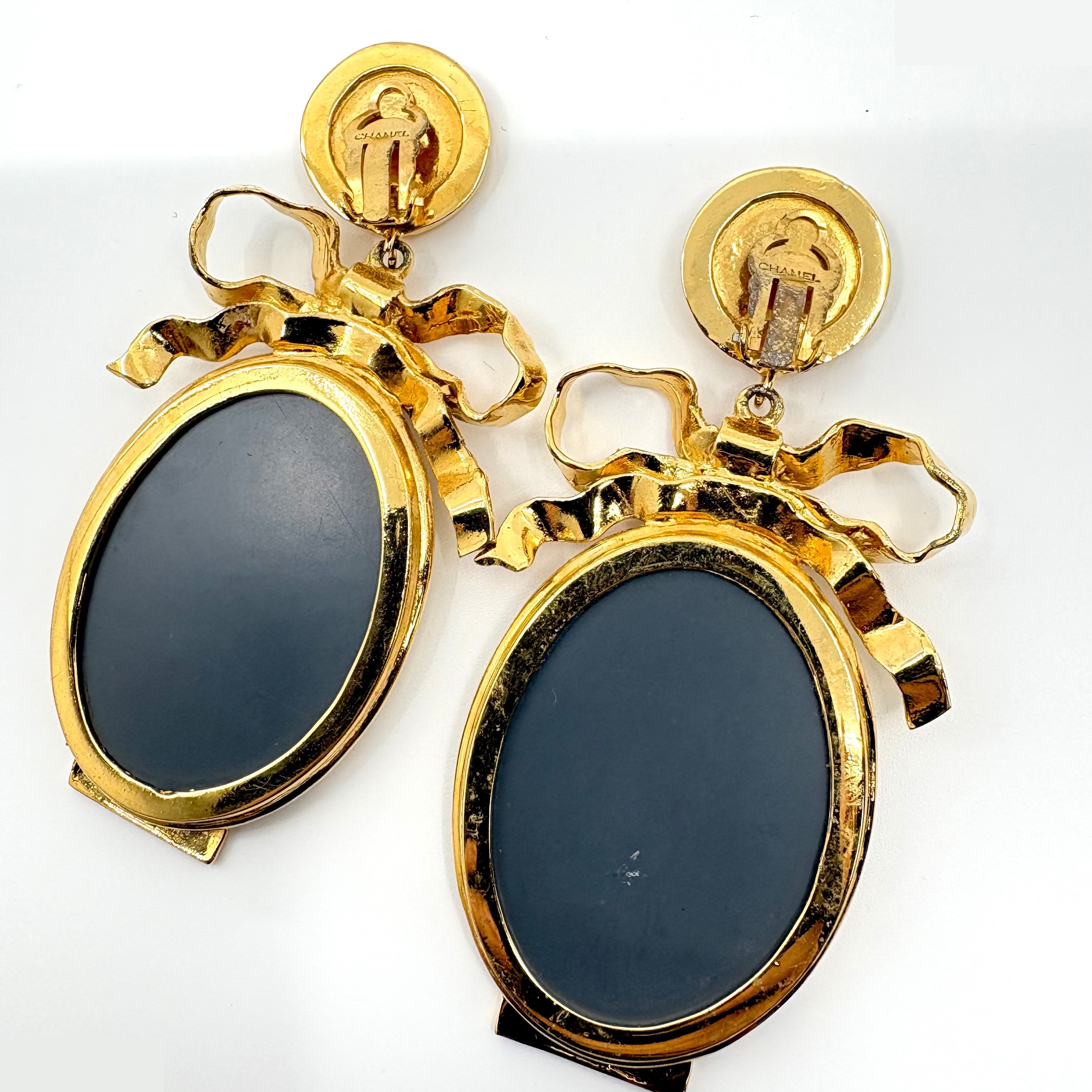 Ribbon Swing Coco Mark Mirror (Precious Metal) Earrings — view 3