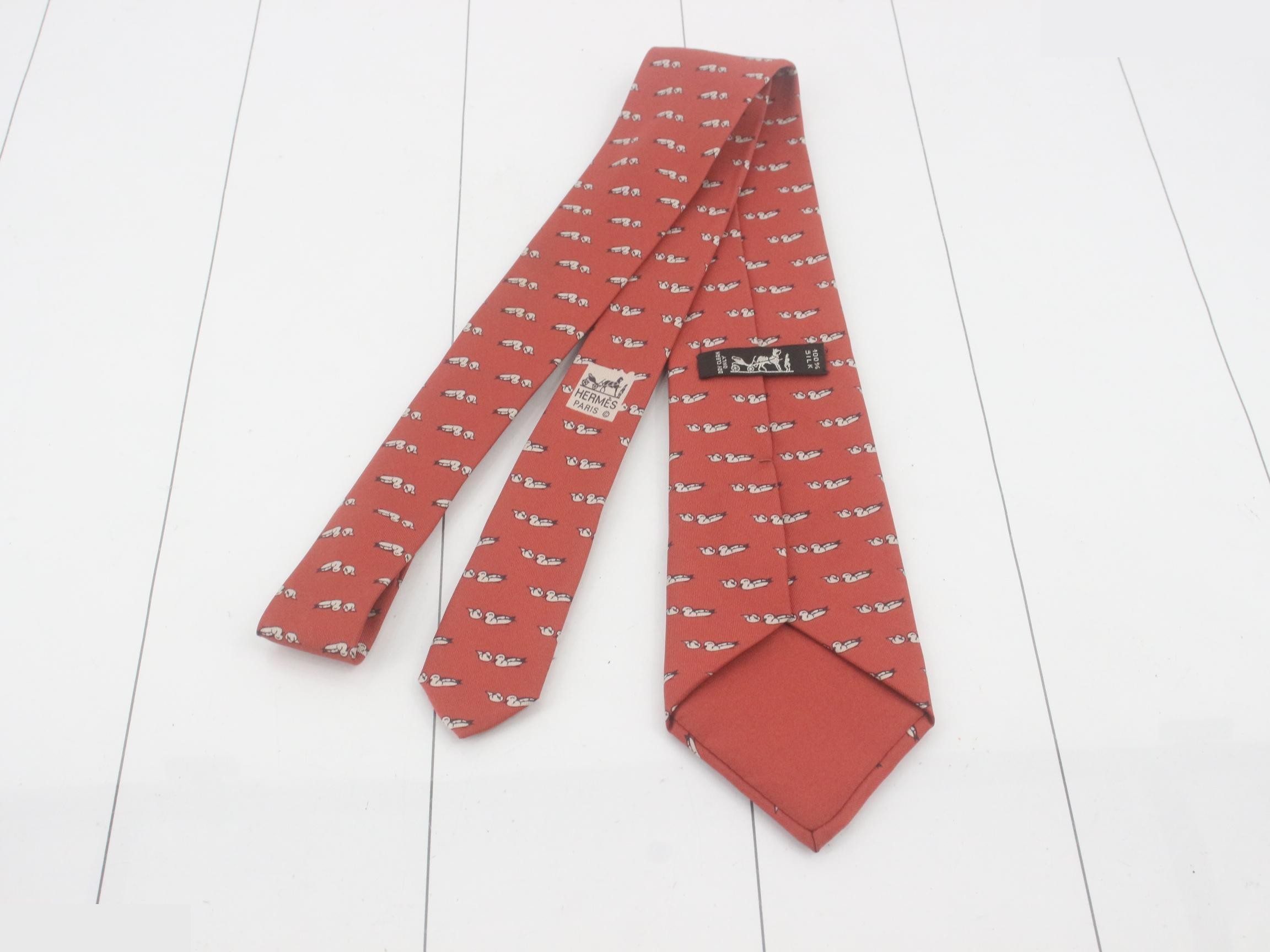 tie — view 2