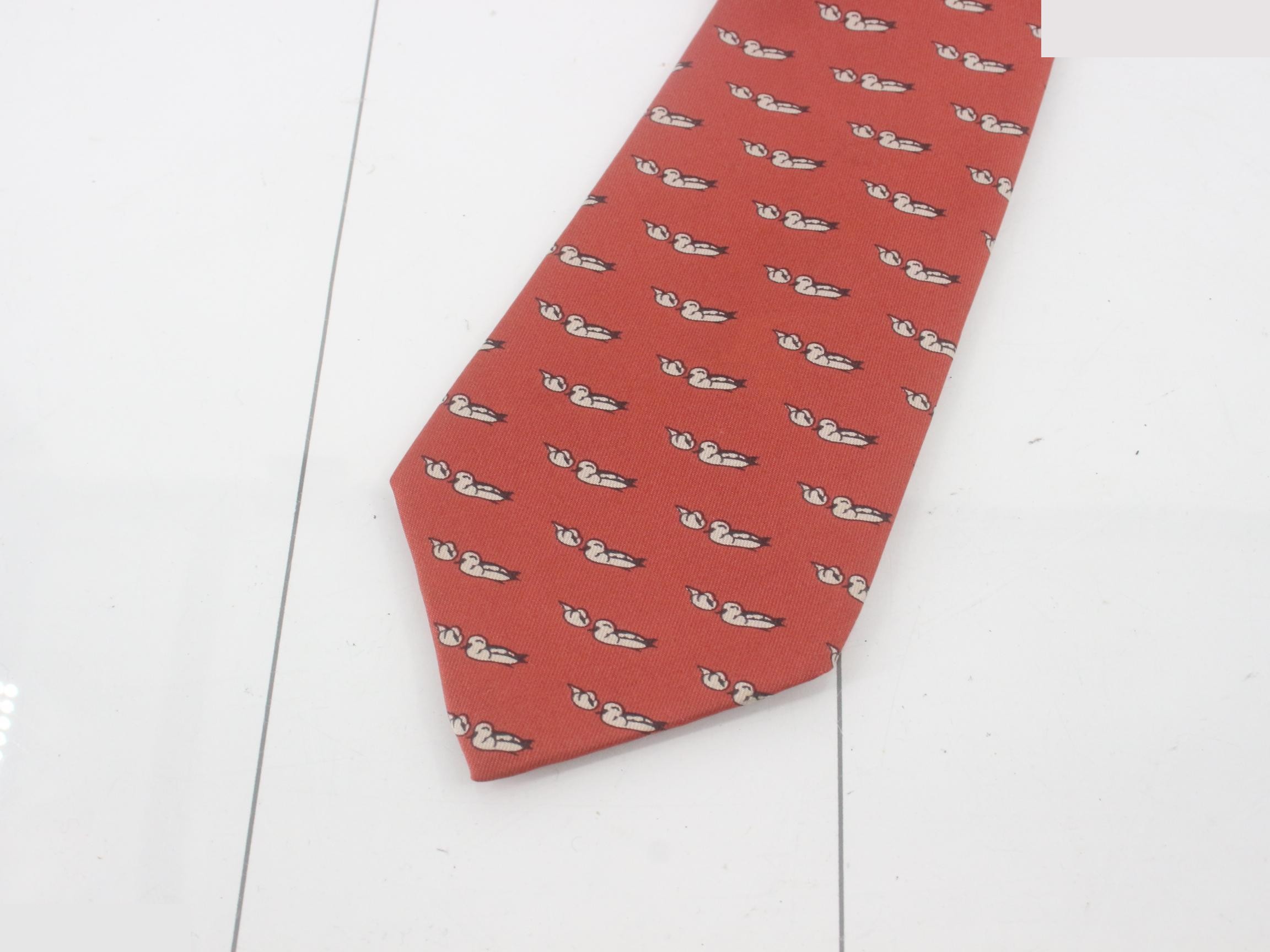 tie — view 3