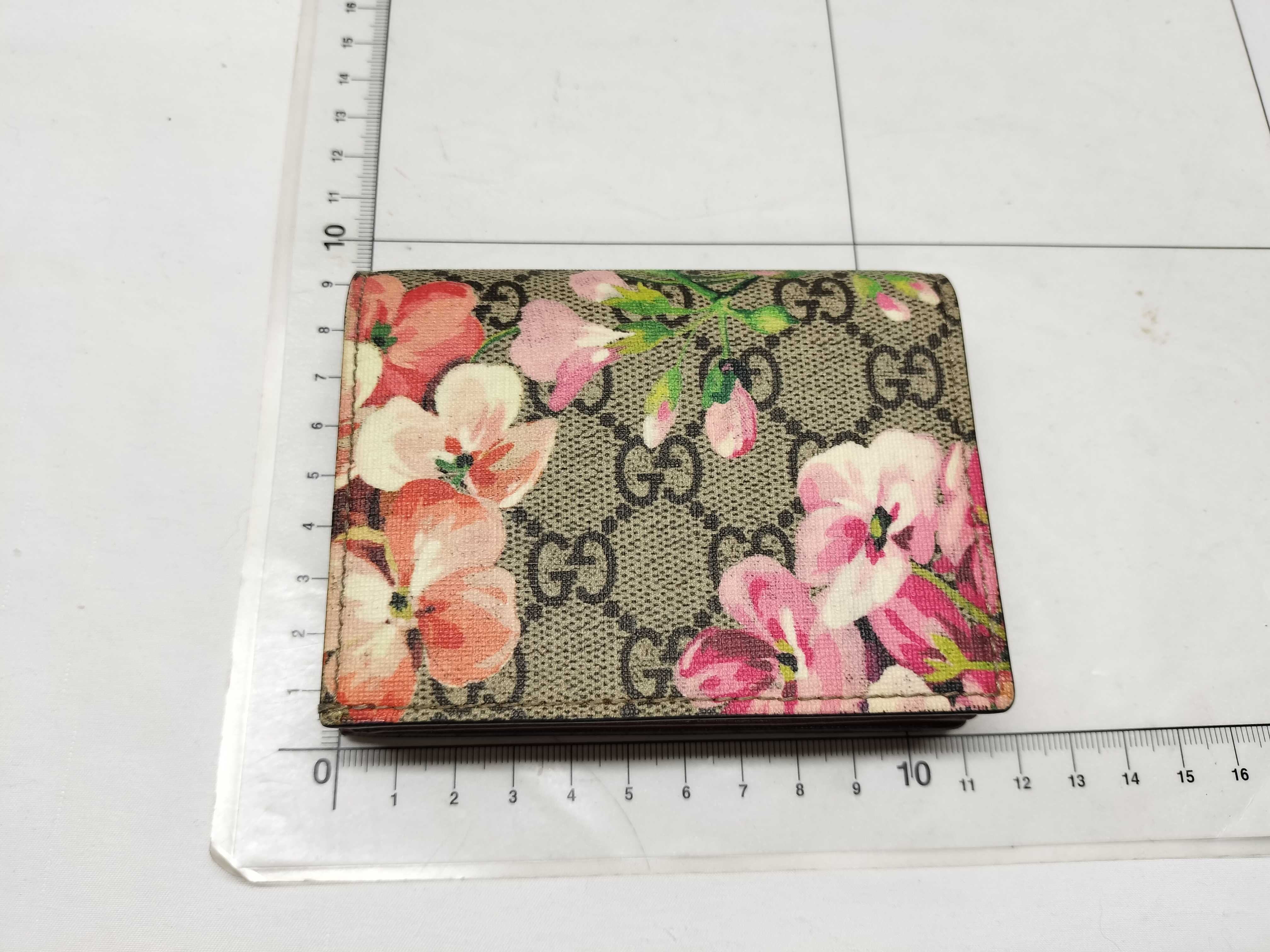Flora/Bi-fold — view 2